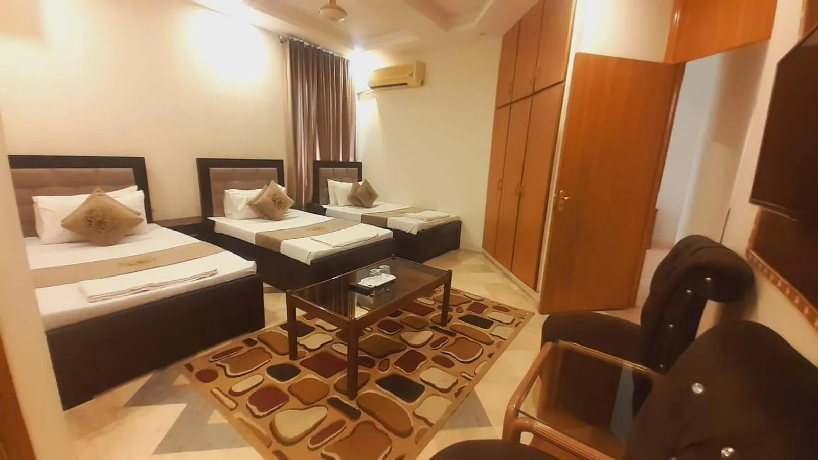 Photo of the whole room, Bed in Park View Hotel Gulberg