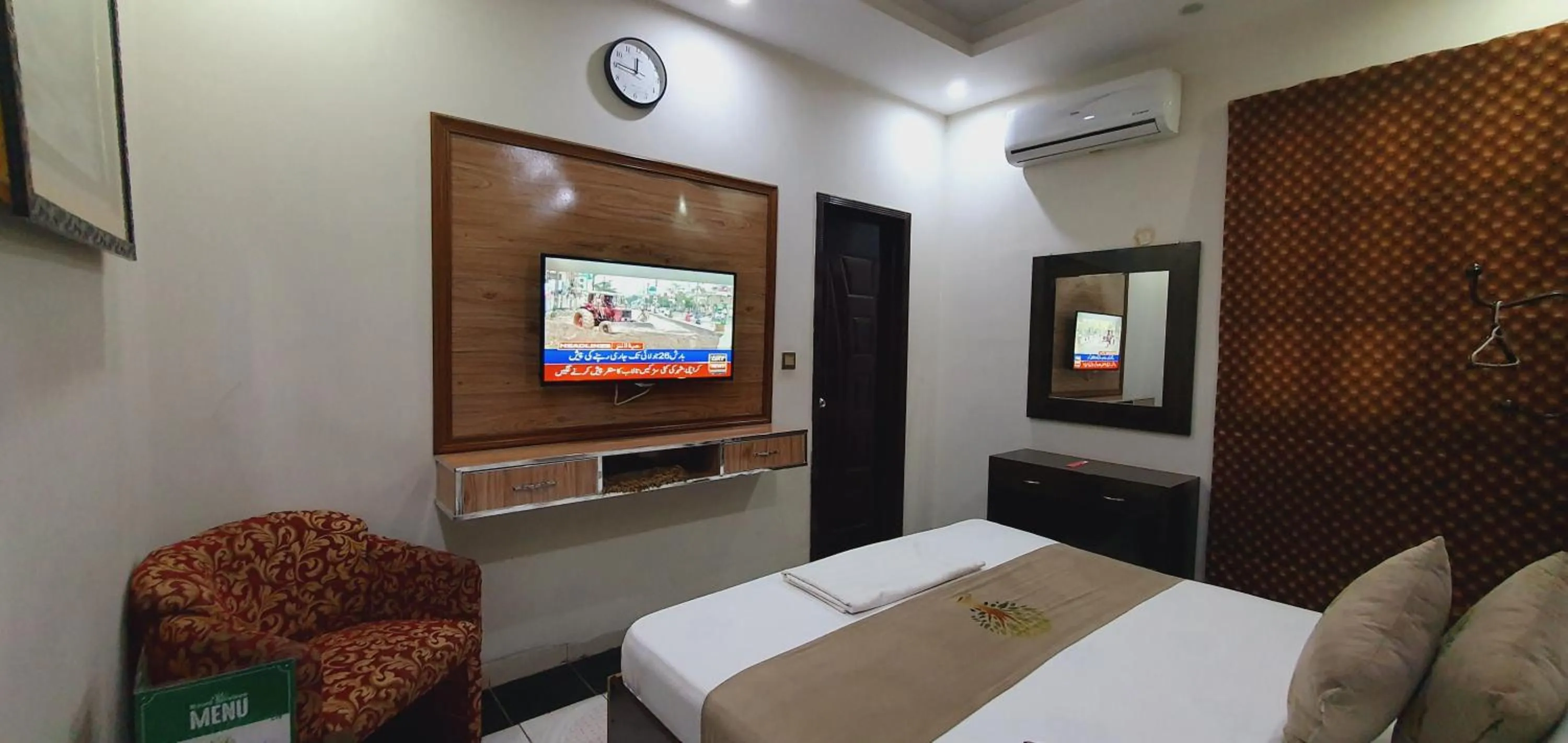 Bed in Park View Hotel Gulberg