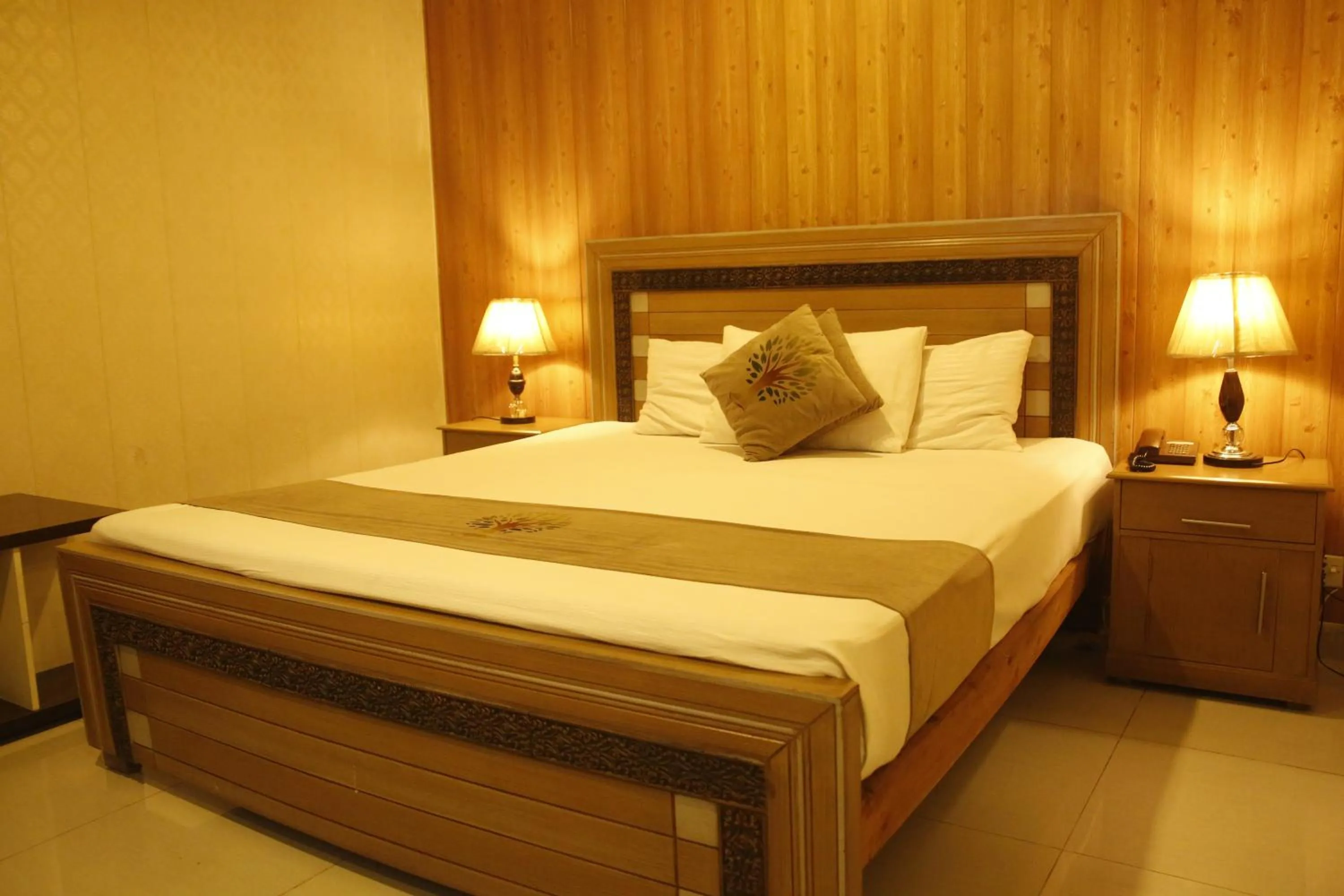 Bedroom, Bed in Park View Hotel Gulberg