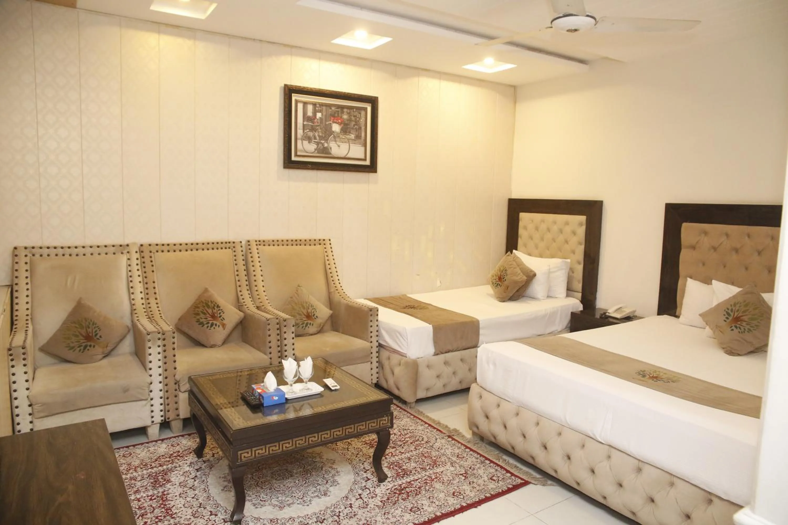 Photo of the whole room, Bed in Park View Hotel Gulberg
