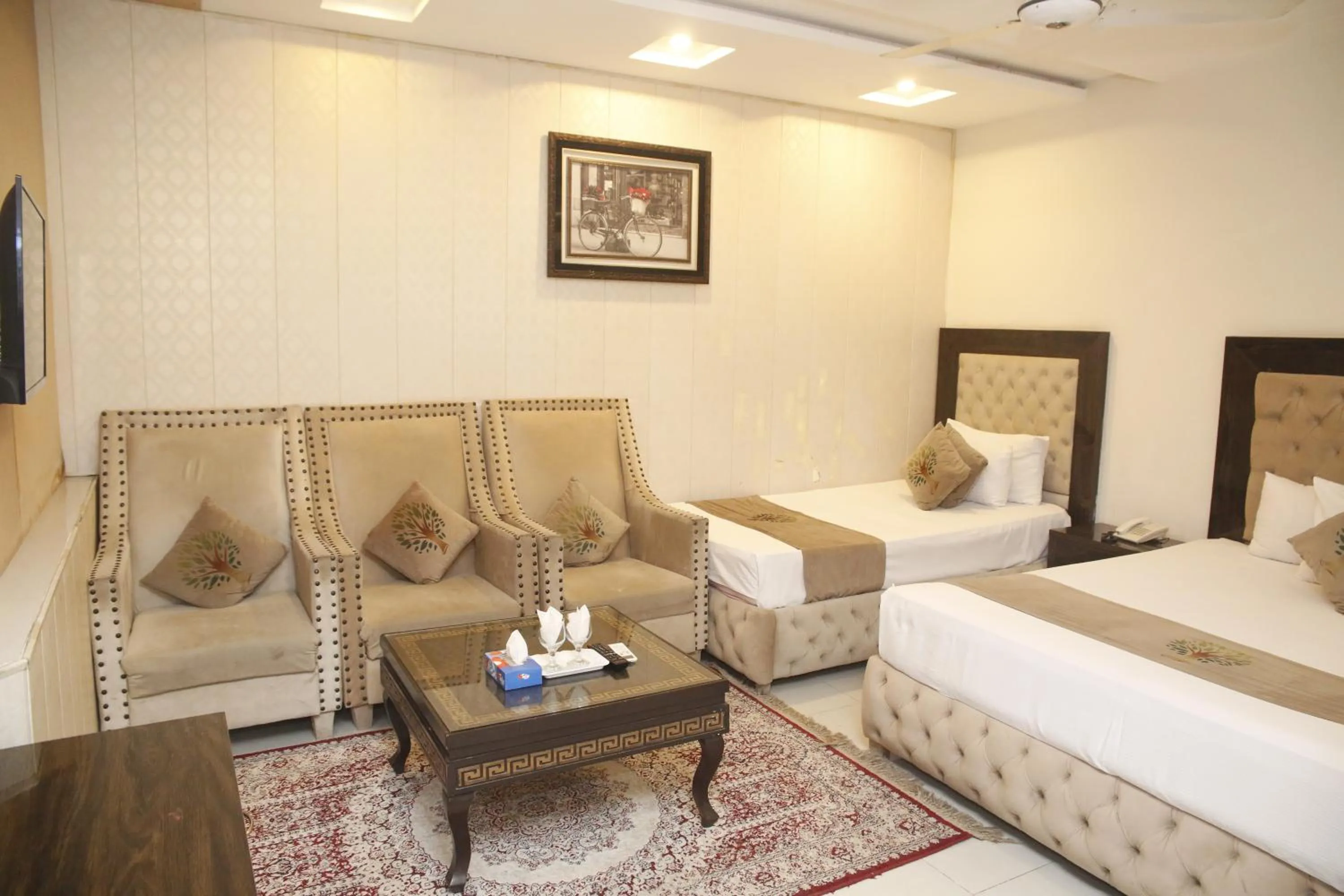 Photo of the whole room, Bed in Park View Hotel Gulberg