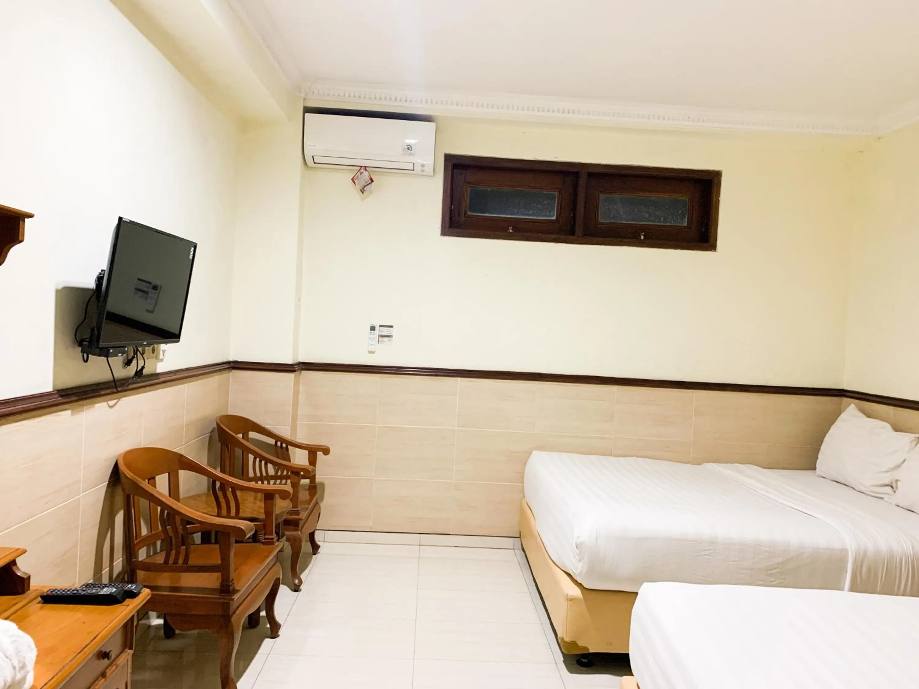 Bedroom, TV/Entertainment Center in Musafira Hotel Syariah Malioboro Yogyakarta Mitra RedDoorz