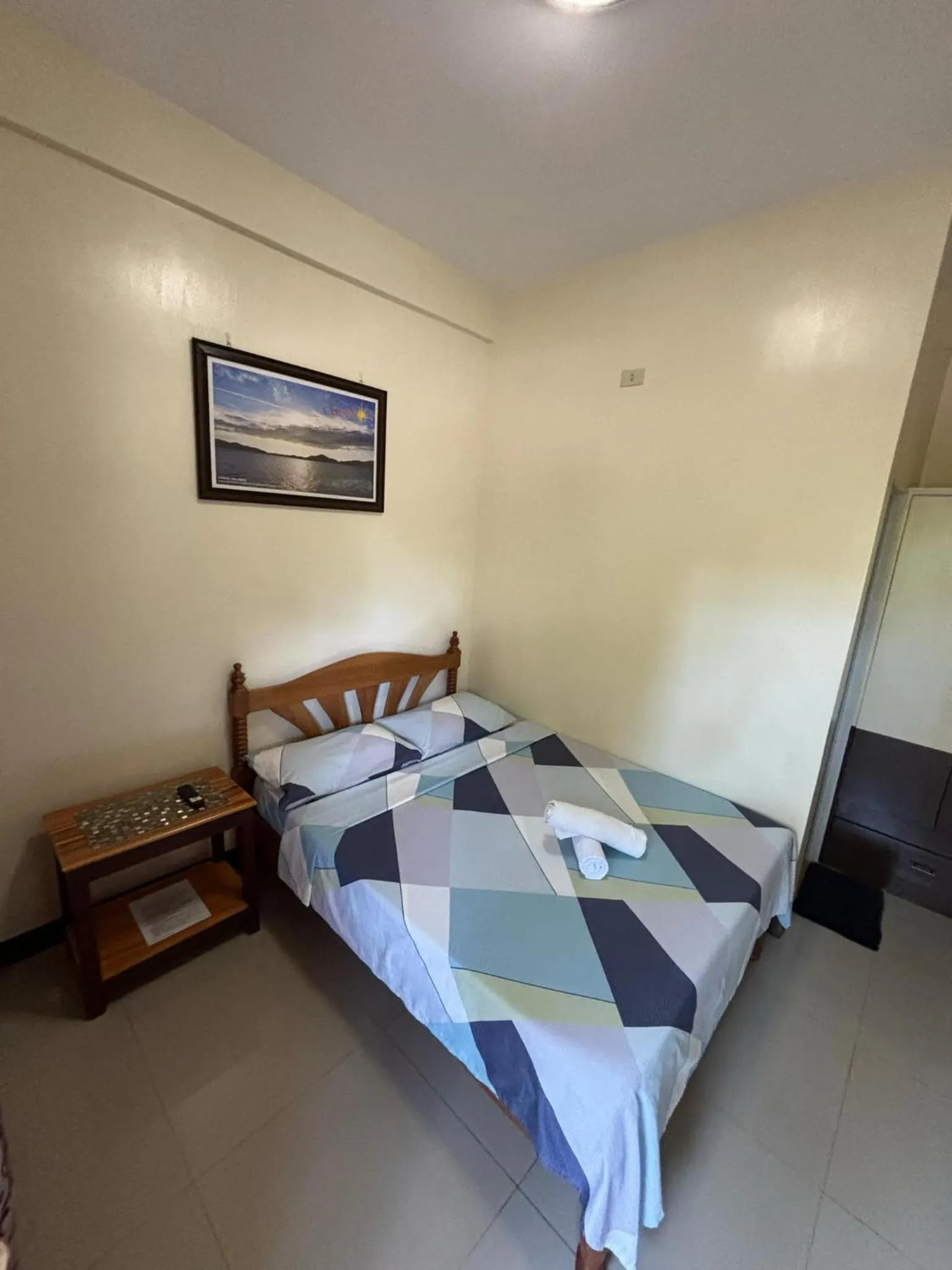 Photo of the whole room, Bed in DIAKOPES INN