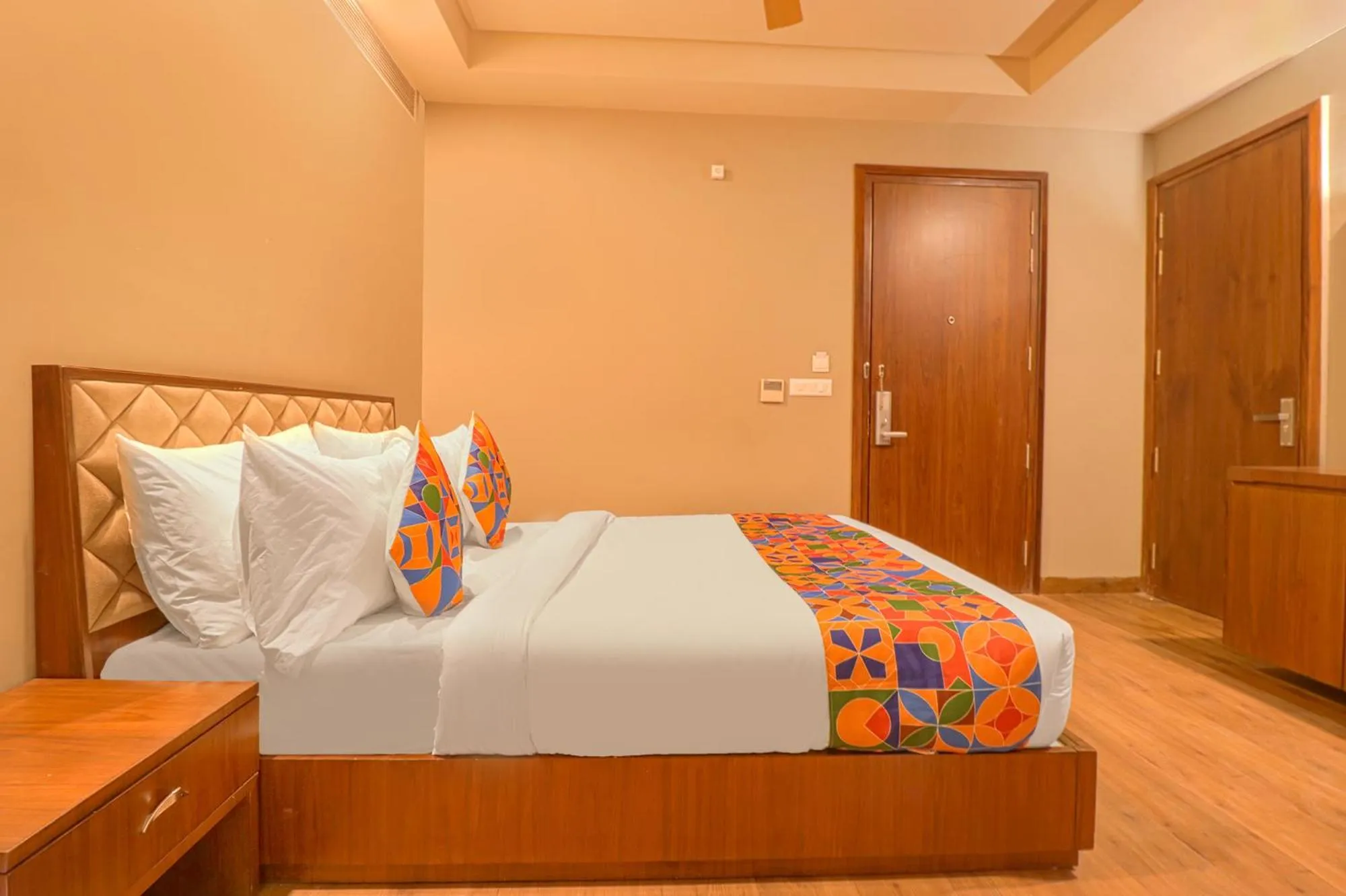 Photo of the whole room, Bed in FabHotel Prime Shanit