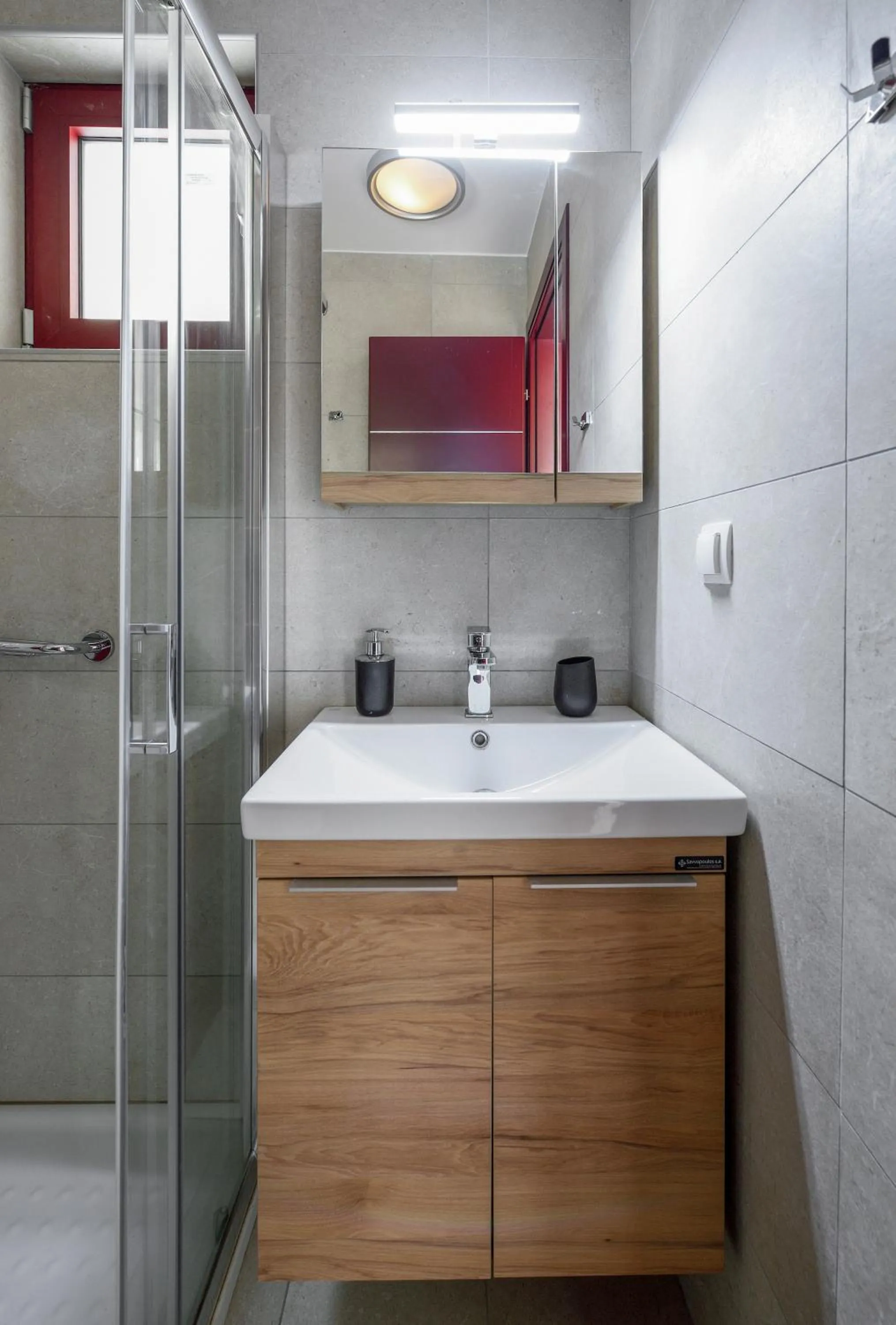 Shower in Elpiniki Luxury Rooms