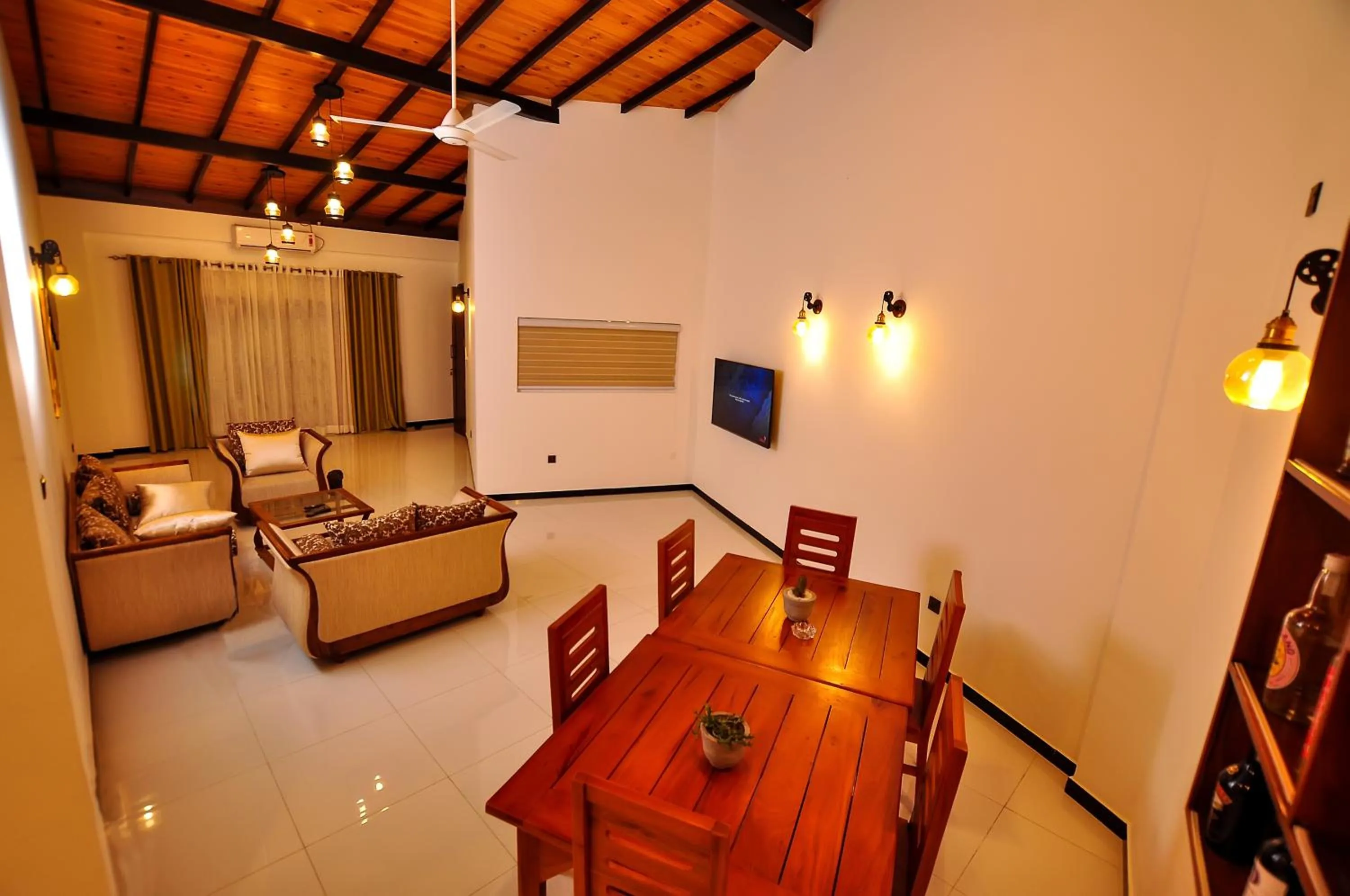 Communal lounge/ TV room in Sachinro Hotel Mirissa