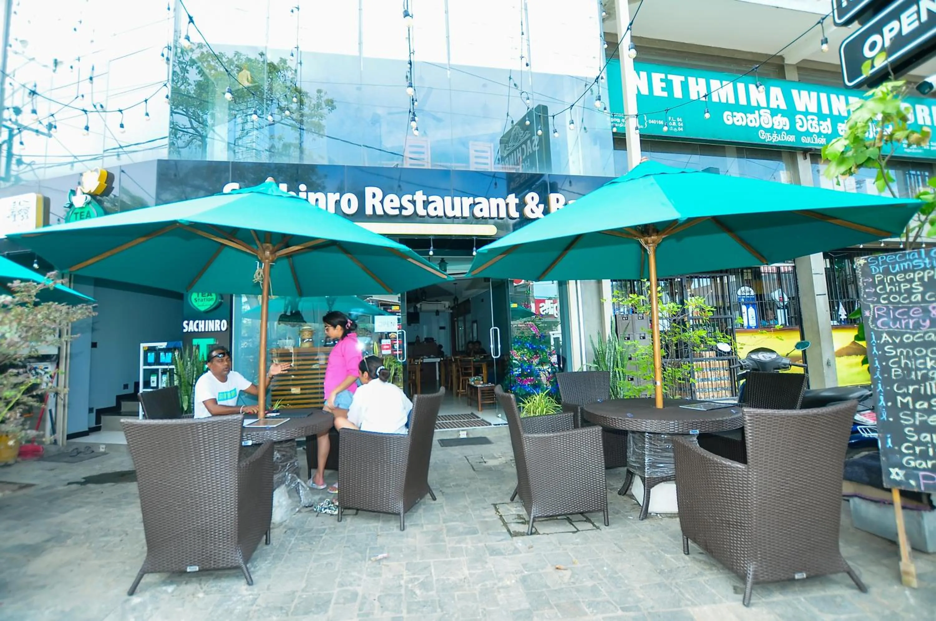 Restaurant/places to eat in Sachinro Hotel Mirissa