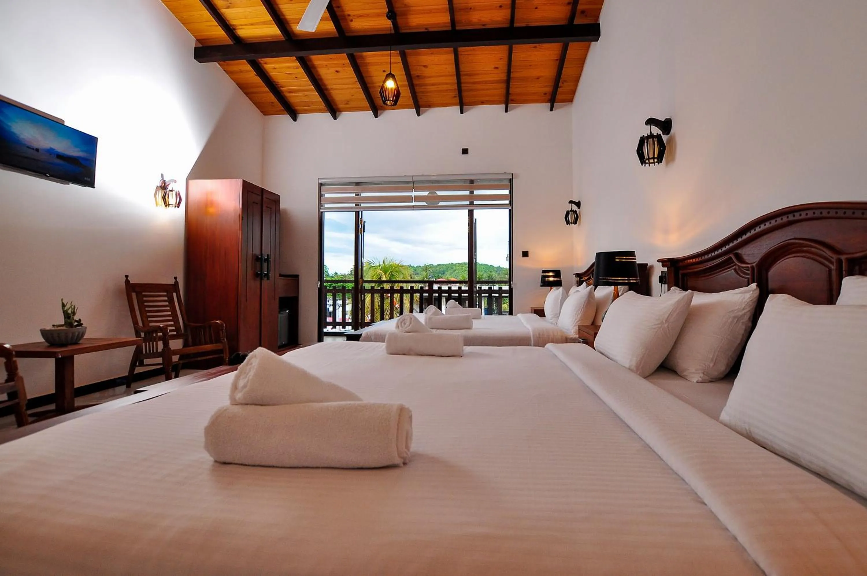 View (from property/room), Bed in Sachinro Hotel Mirissa