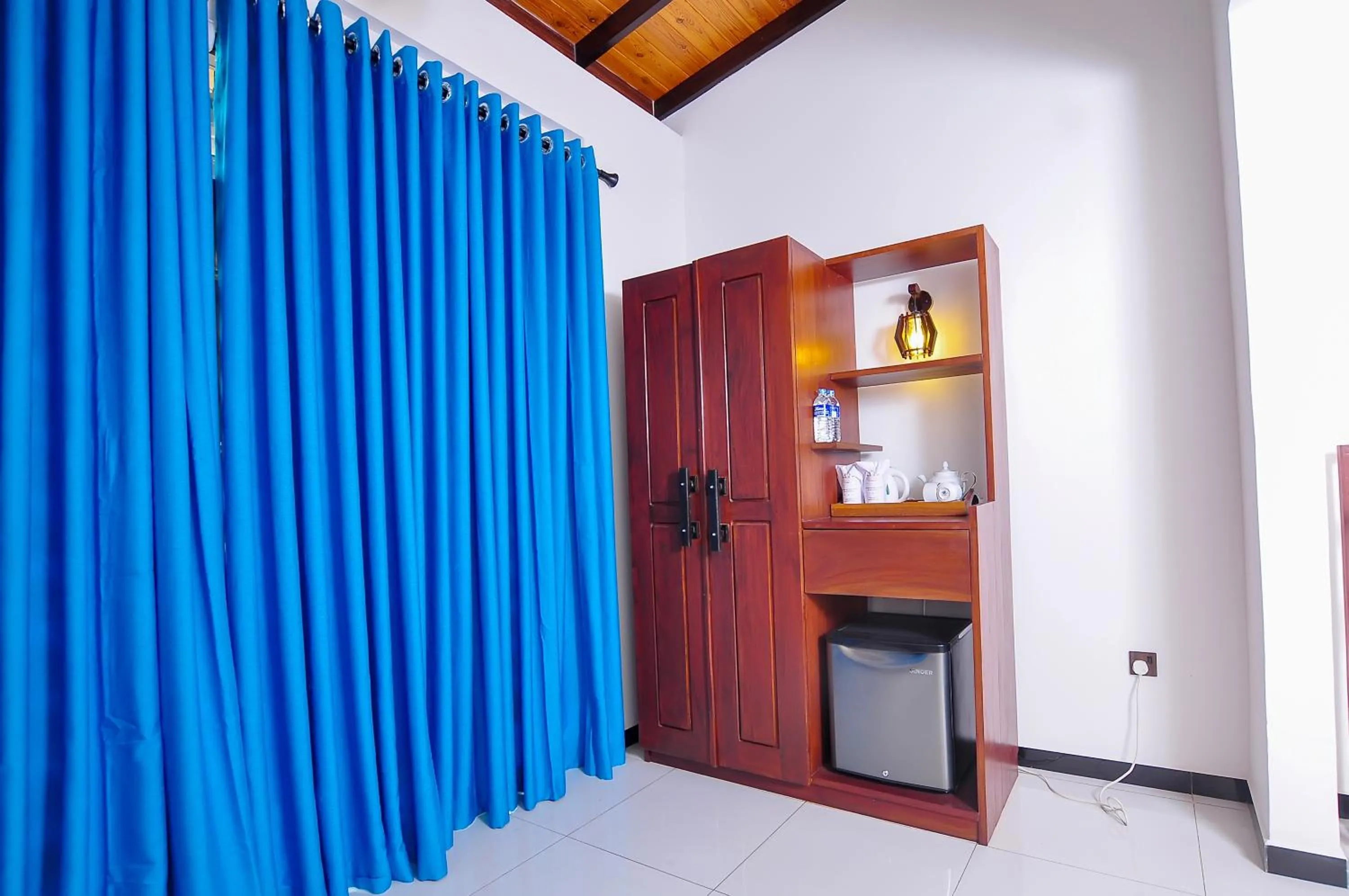 wardrobe in Sachinro Hotel Mirissa