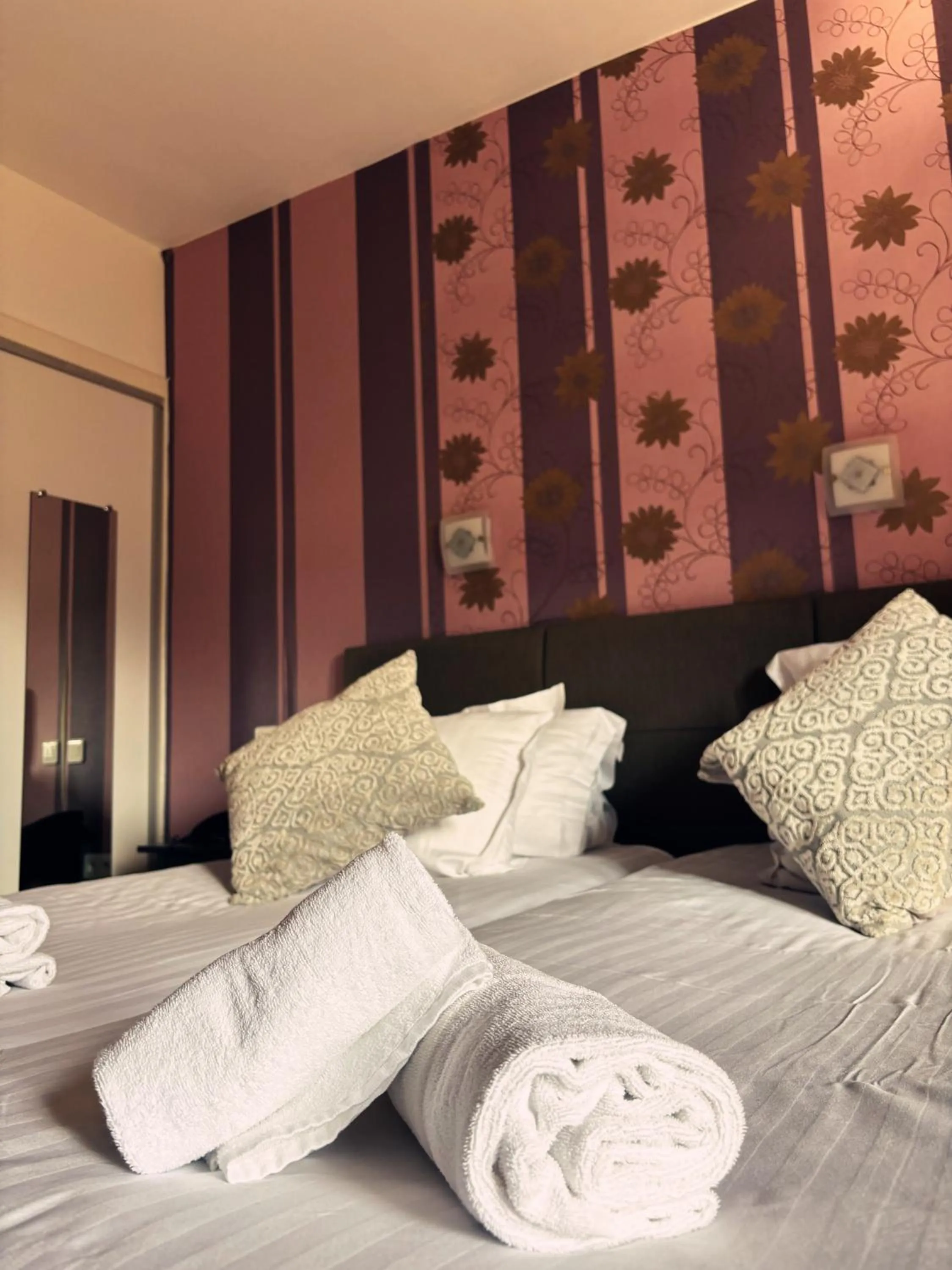 Bed in Hotel Le Divona "au coeur de Divonne"