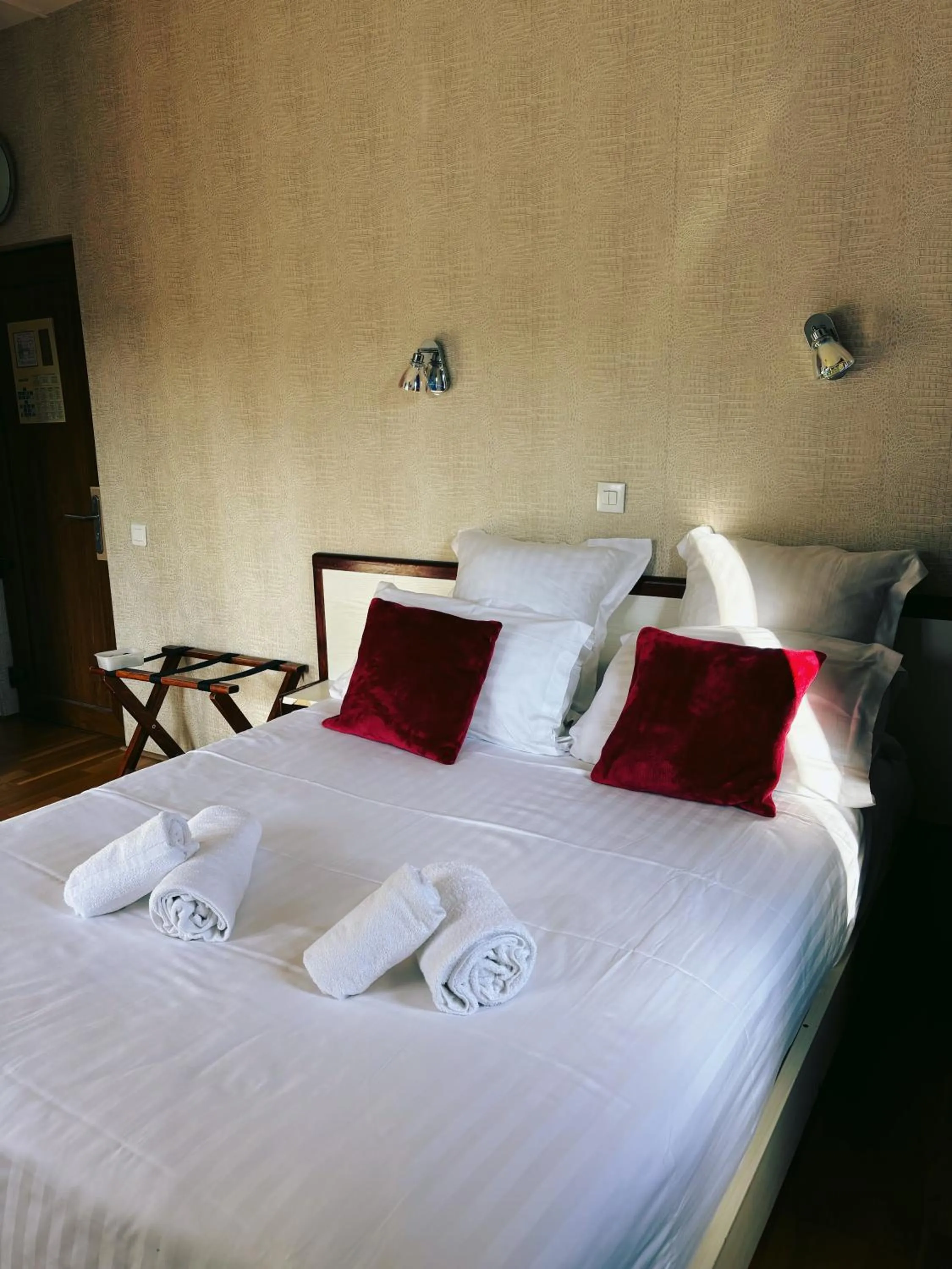 Bed in Hotel Le Divona "au coeur de Divonne"