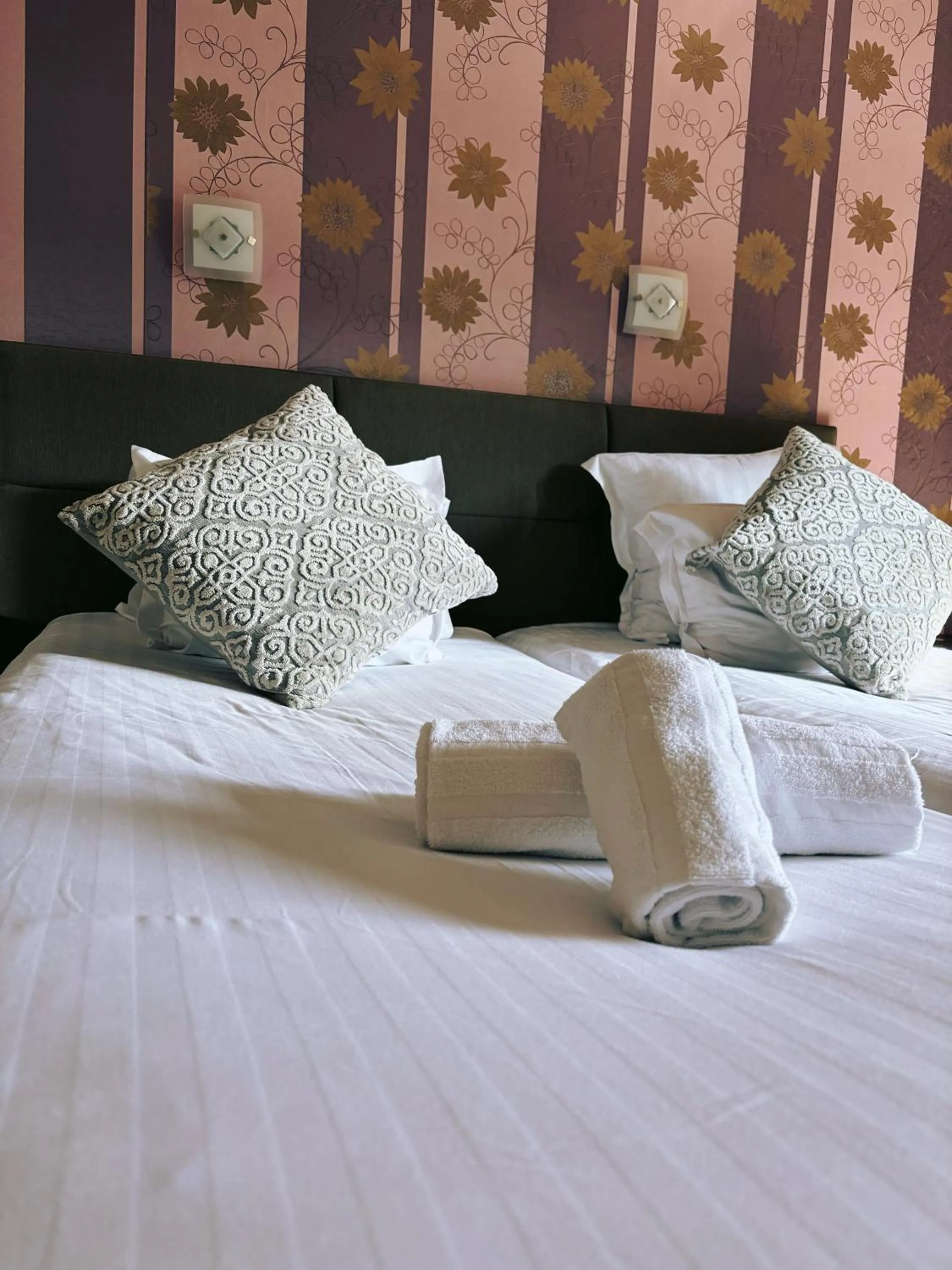 Bed in Hotel Le Divona "au coeur de Divonne"