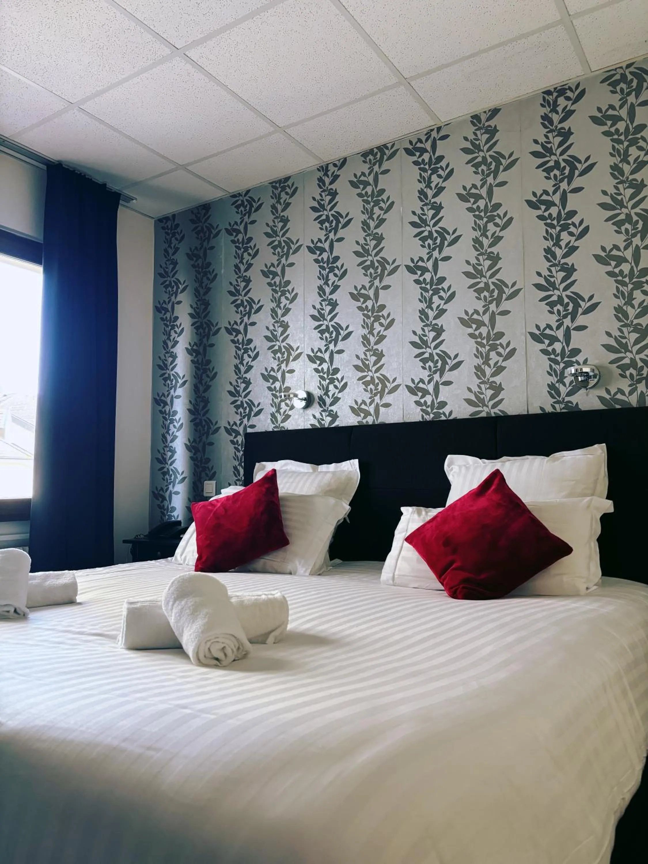 Bed in Hotel Le Divona "au coeur de Divonne"