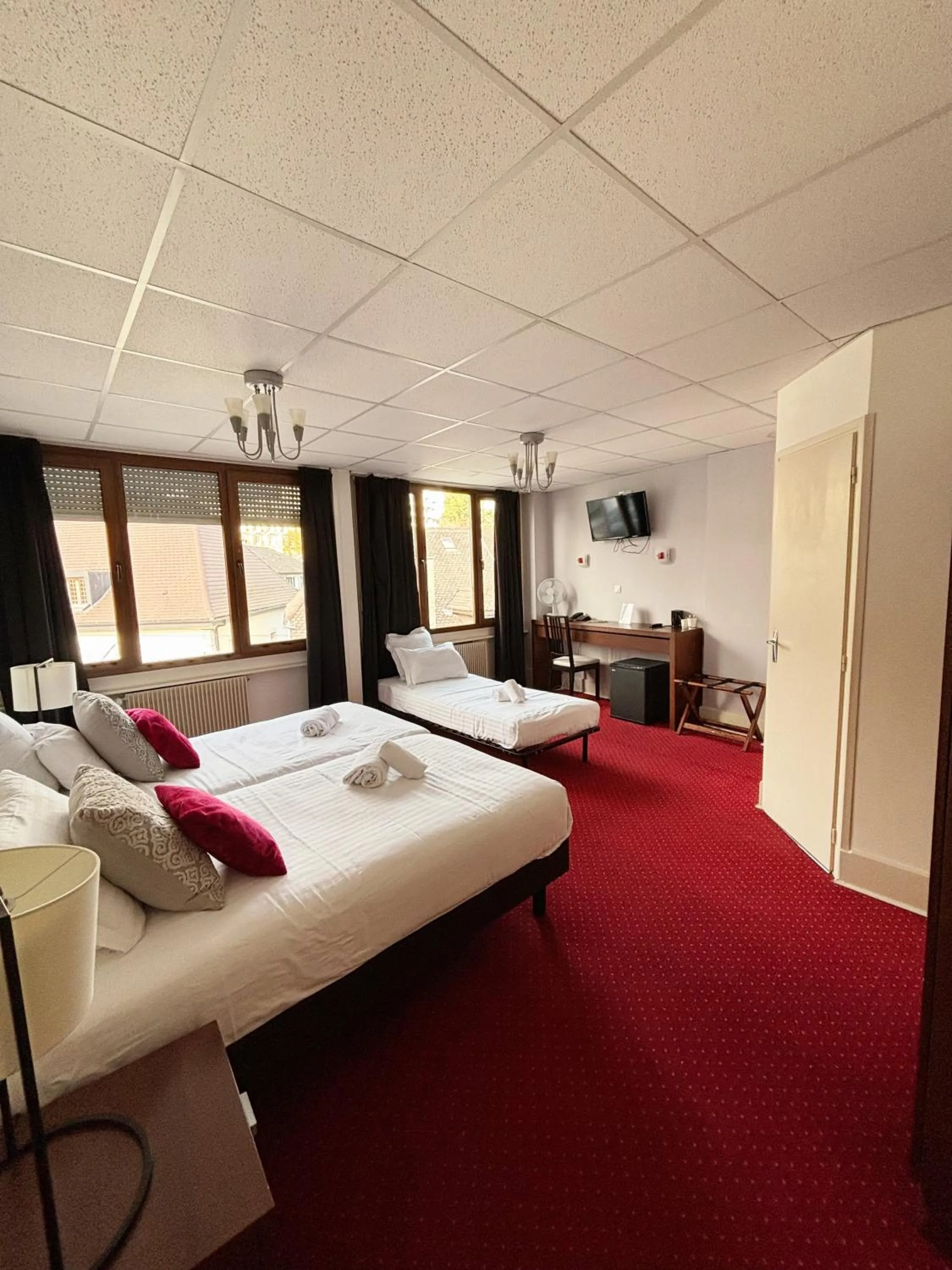 Bed in Hotel Le Divona "au coeur de Divonne"