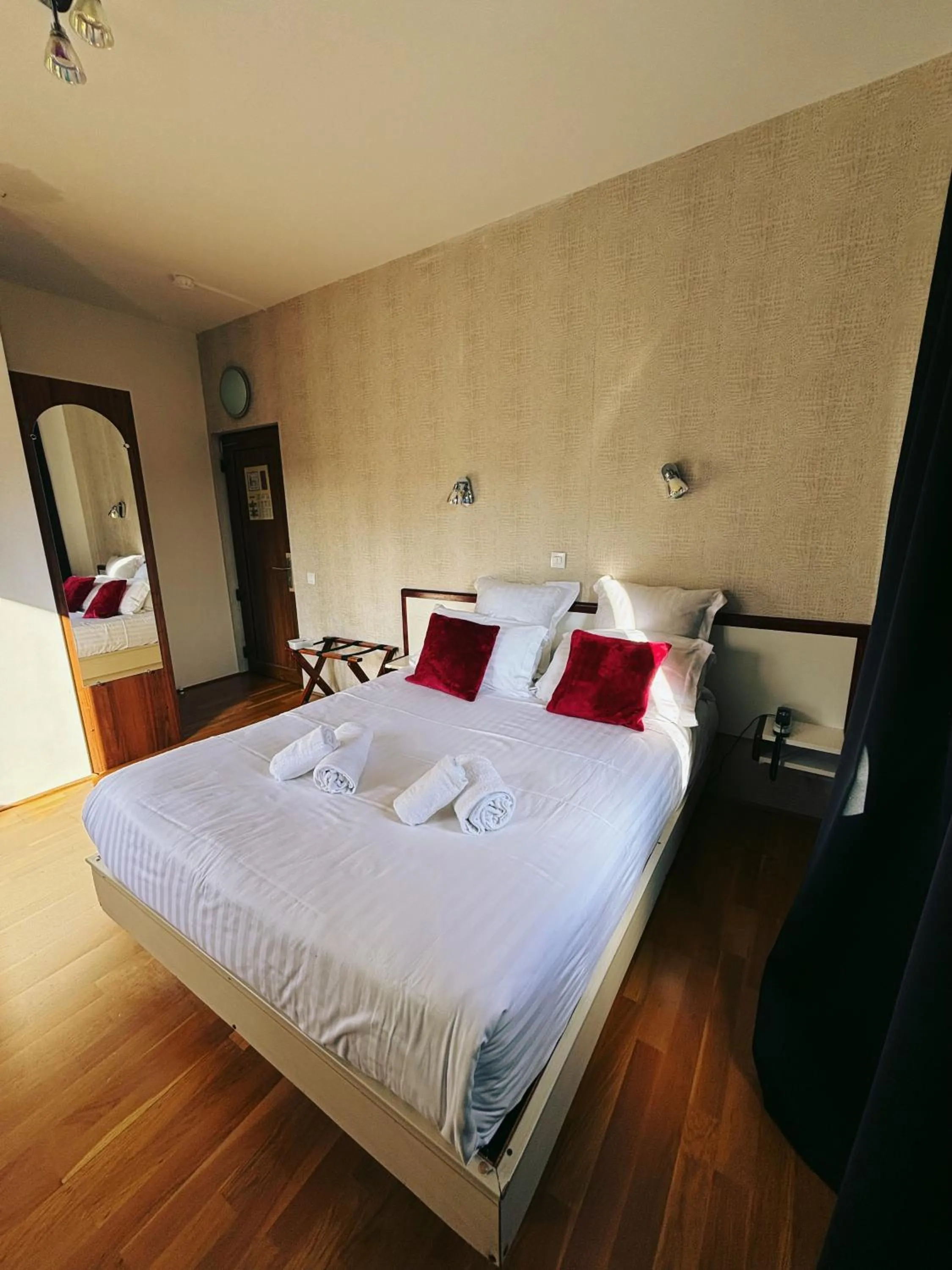 Bed in Hotel Le Divona "au coeur de Divonne"