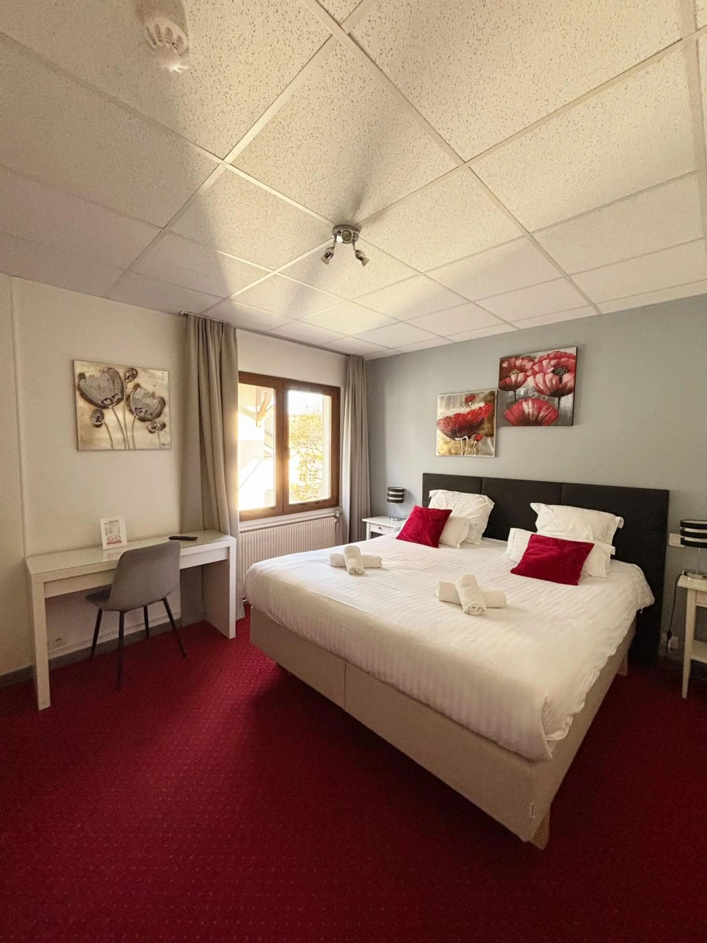 Bed in Hotel Le Divona "au coeur de Divonne"