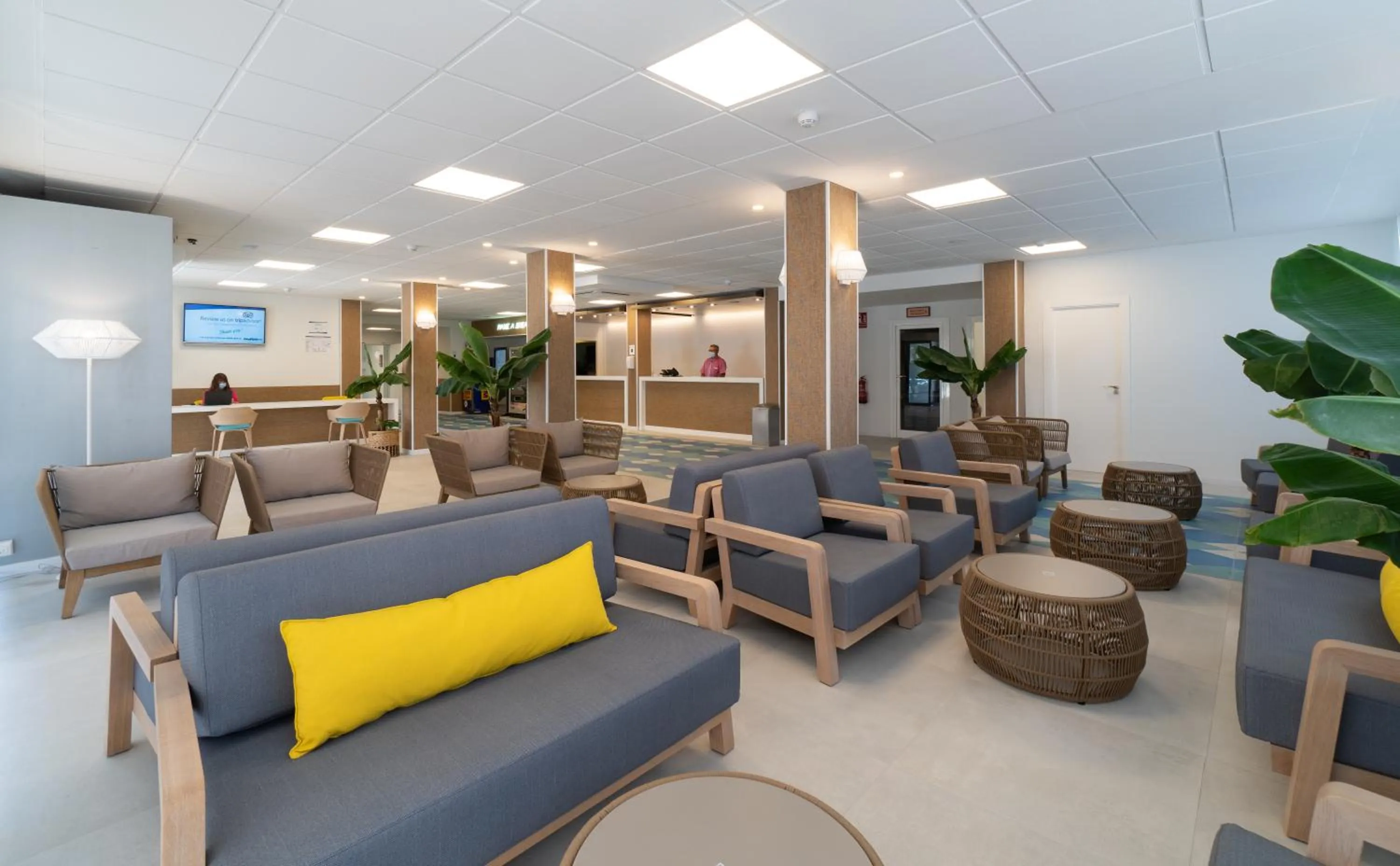 Lobby or reception in Medplaya Hotel Regente