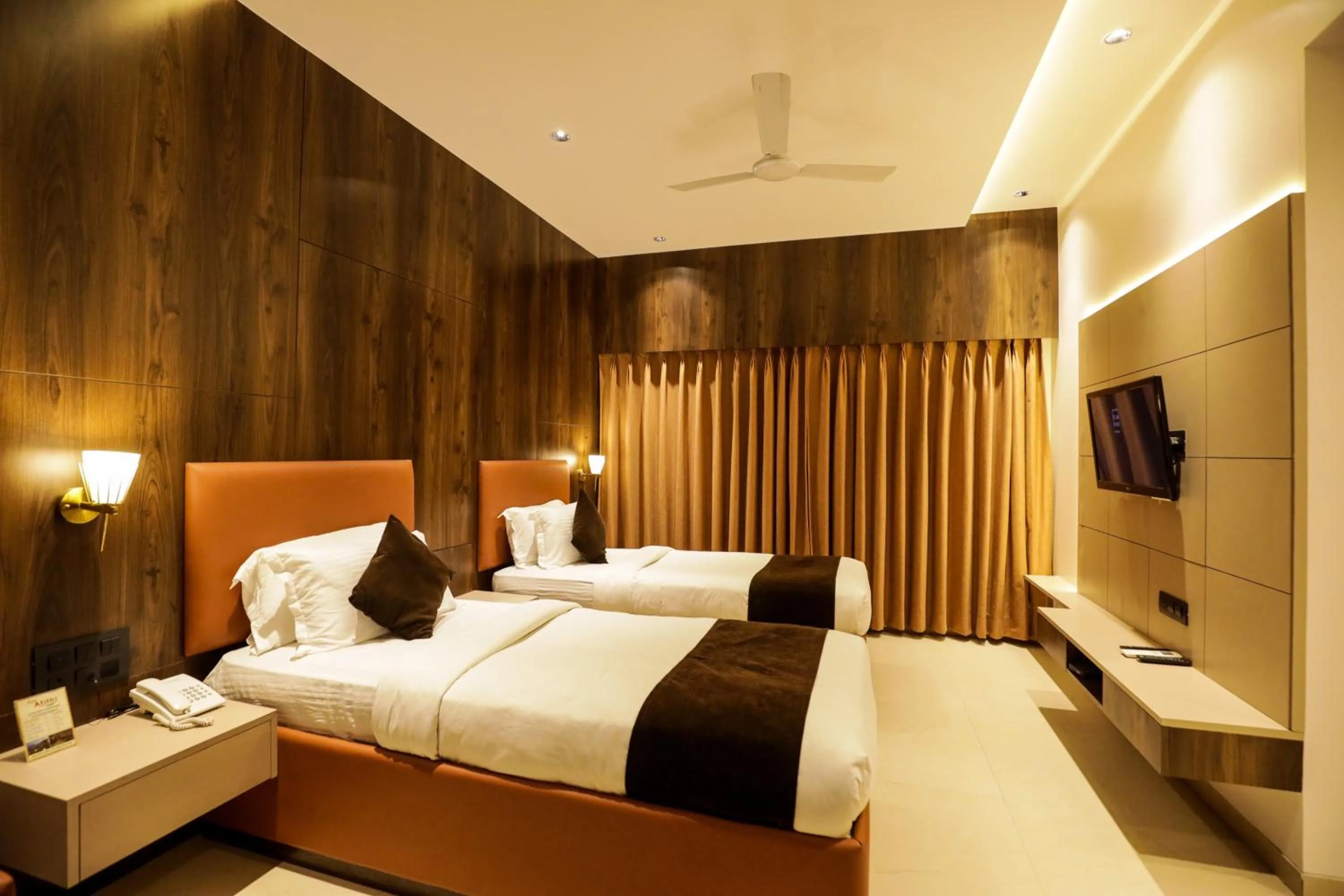 Bedroom, Bed in Hotel Atithi, Aurangabad