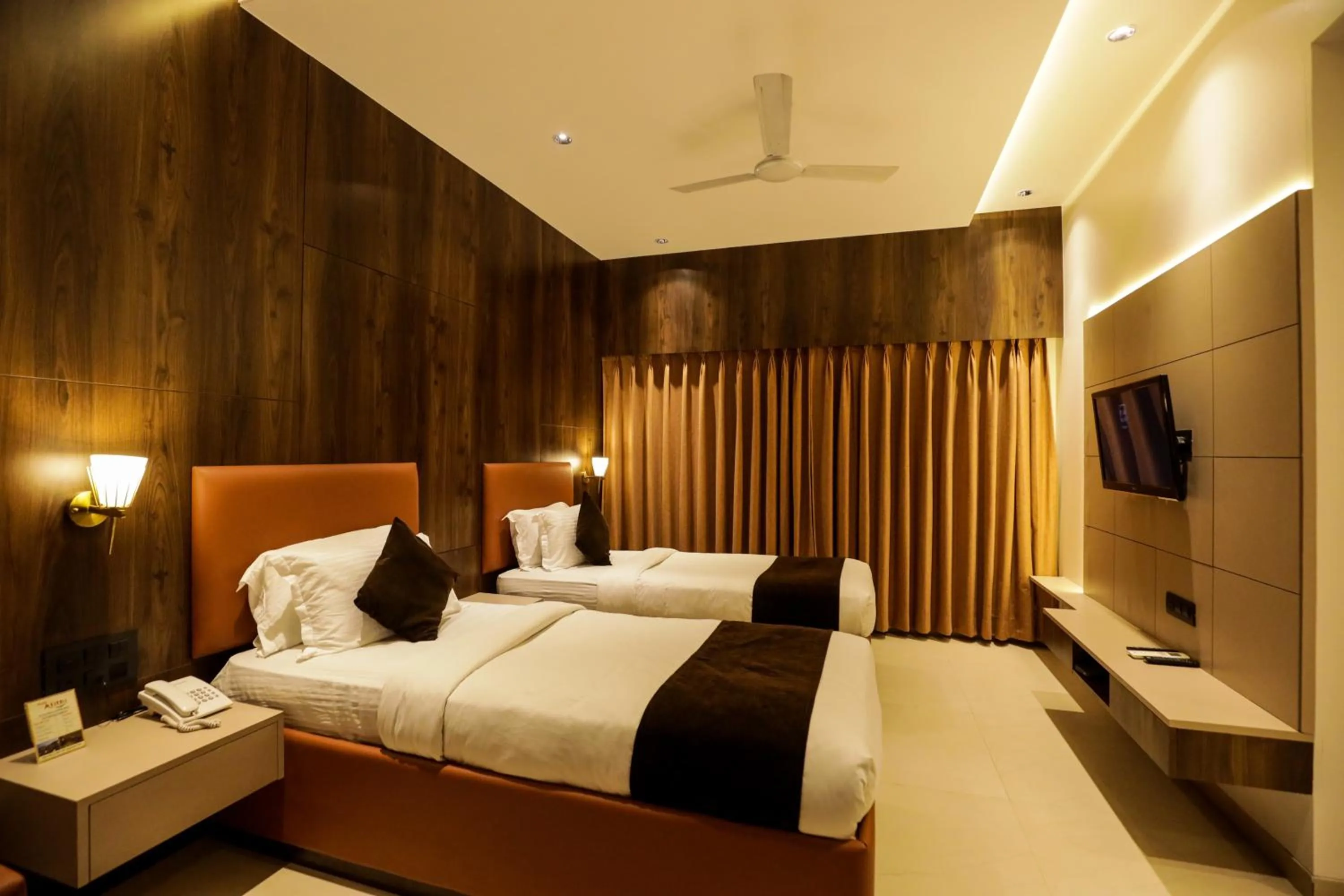 Bedroom, Bed in Hotel Atithi, Aurangabad