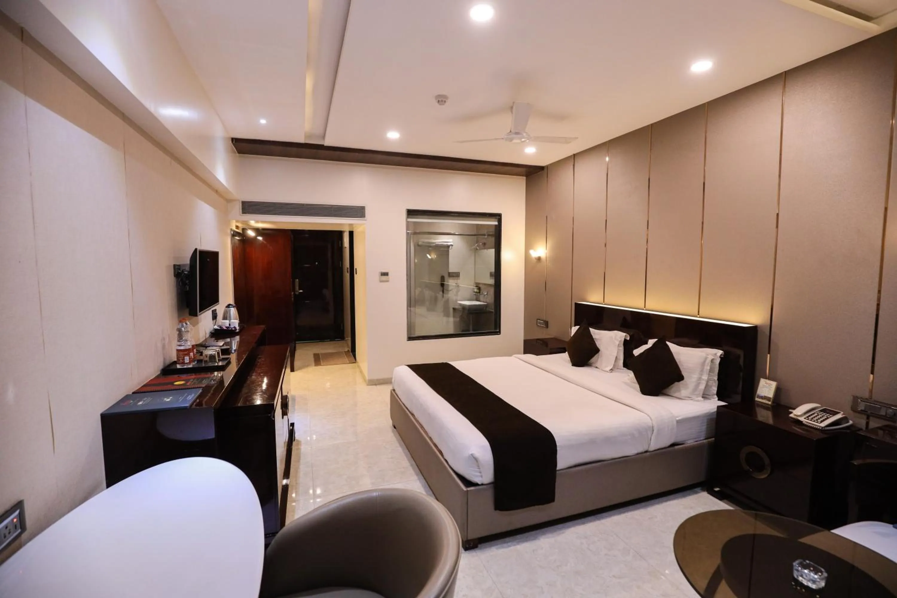 Bedroom, Bed in Hotel Atithi, Aurangabad