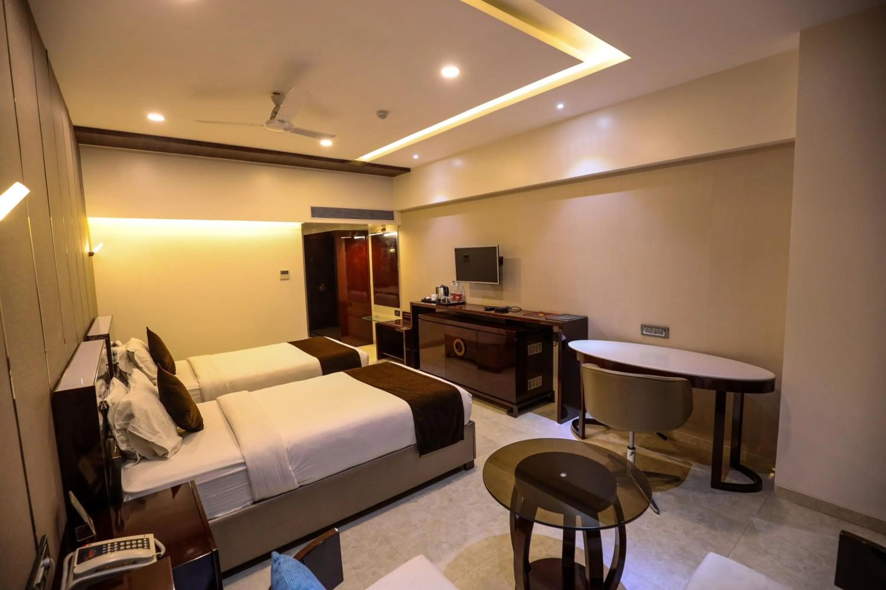 Bedroom, Bed in Hotel Atithi, Aurangabad