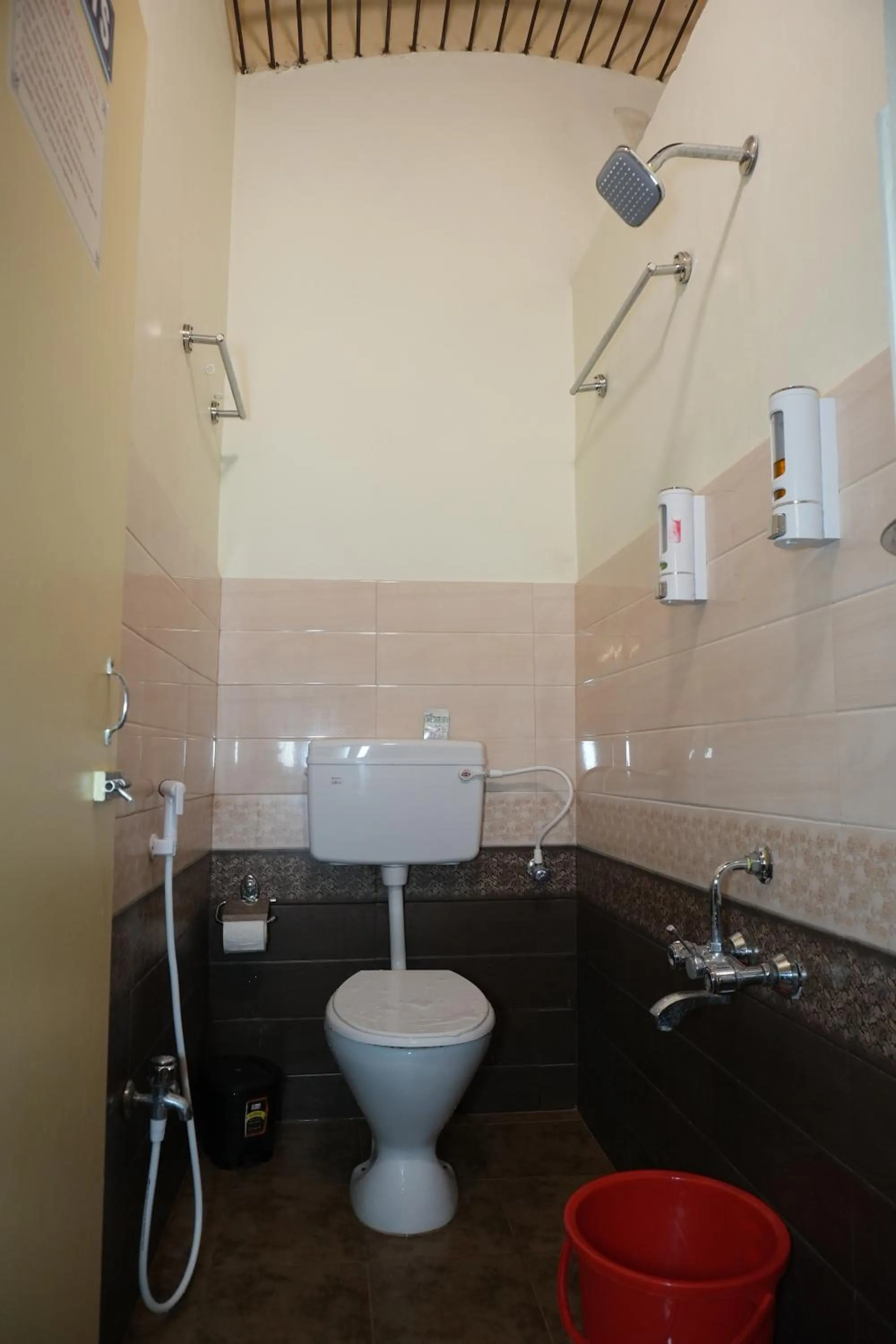 Shower in Bay Stays near white town