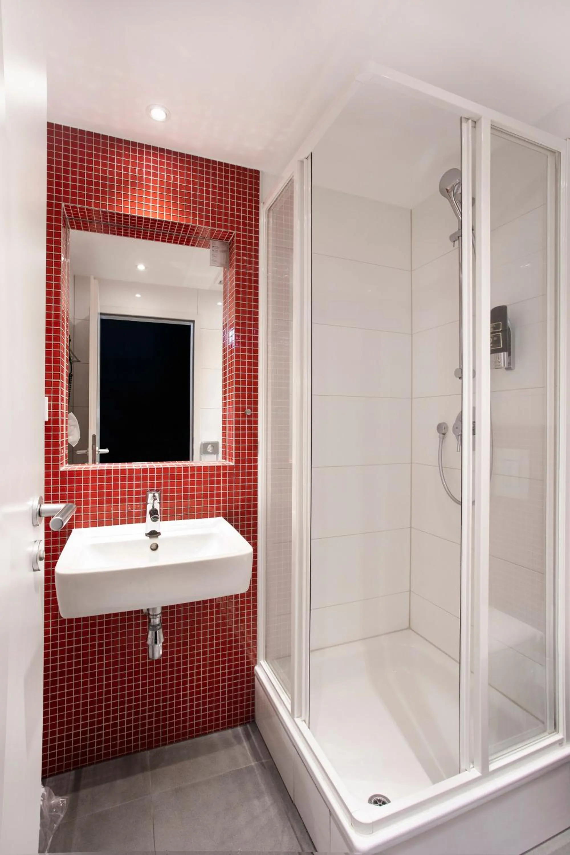 Bathroom in LyvInn Hotel Frankfurt