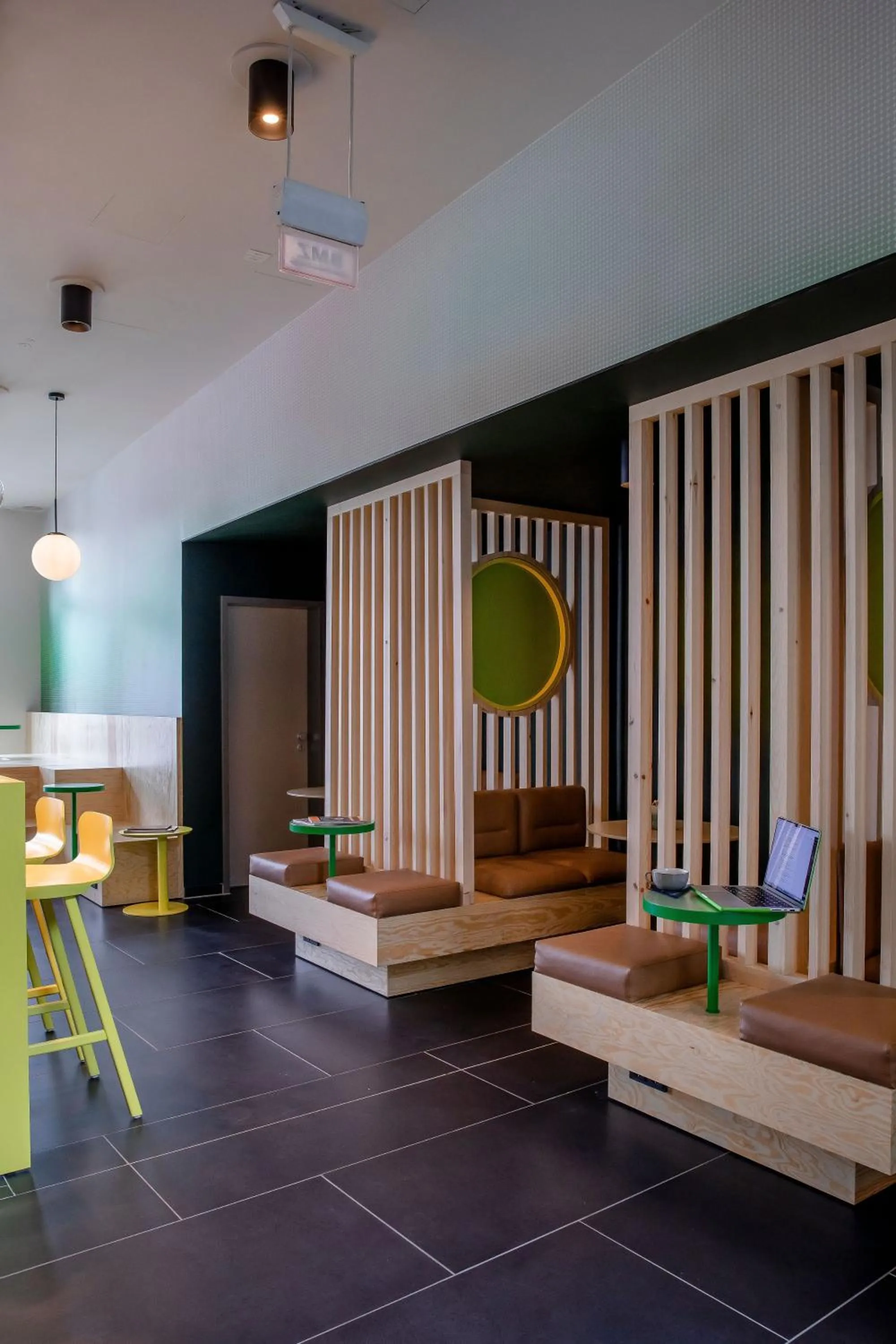 Lounge or bar in LyvInn Hotel Frankfurt