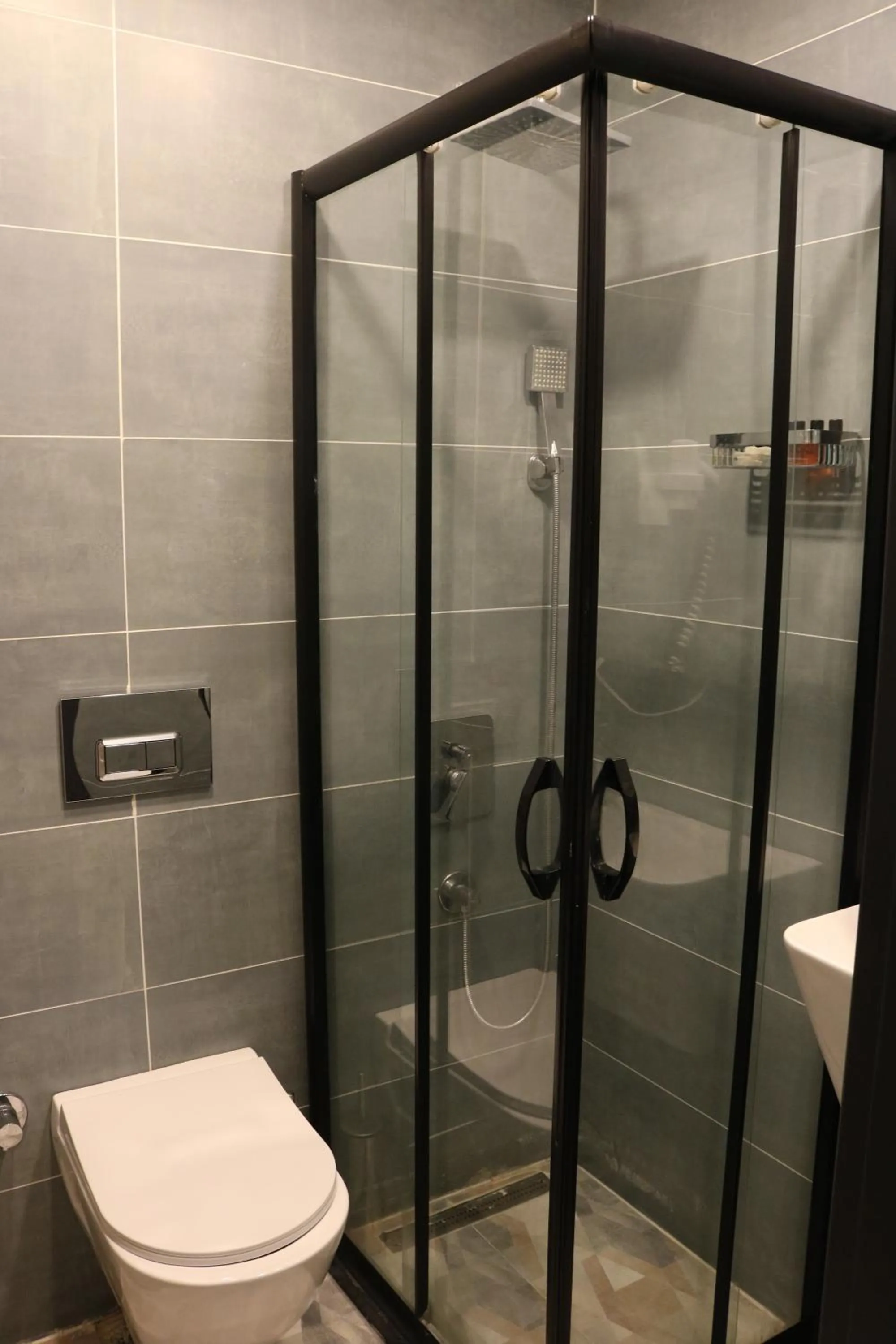 Shower in Aura Hotel Taksim