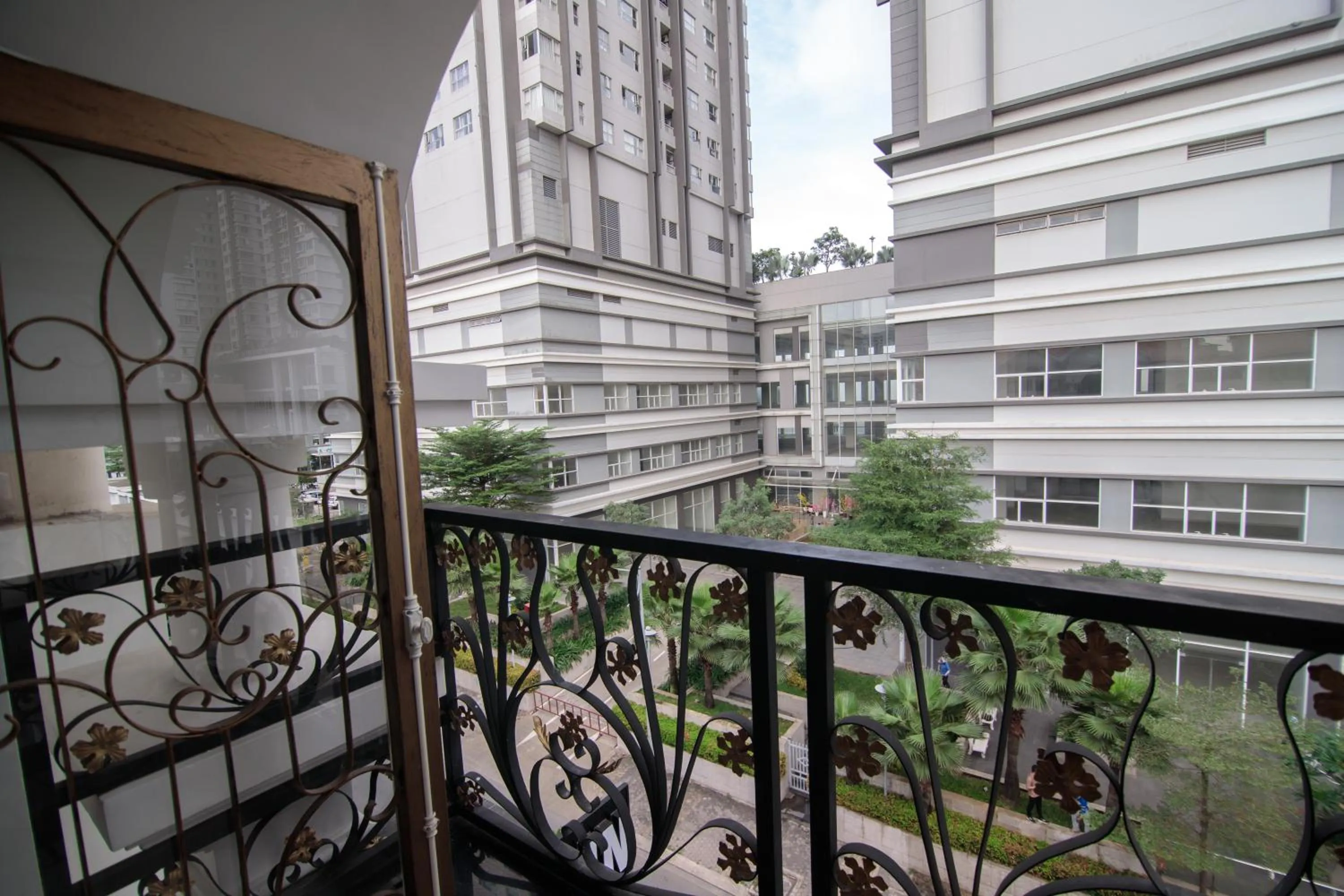 Balcony/Terrace in Bin Bin Hotel 8 - Near Sunrise City