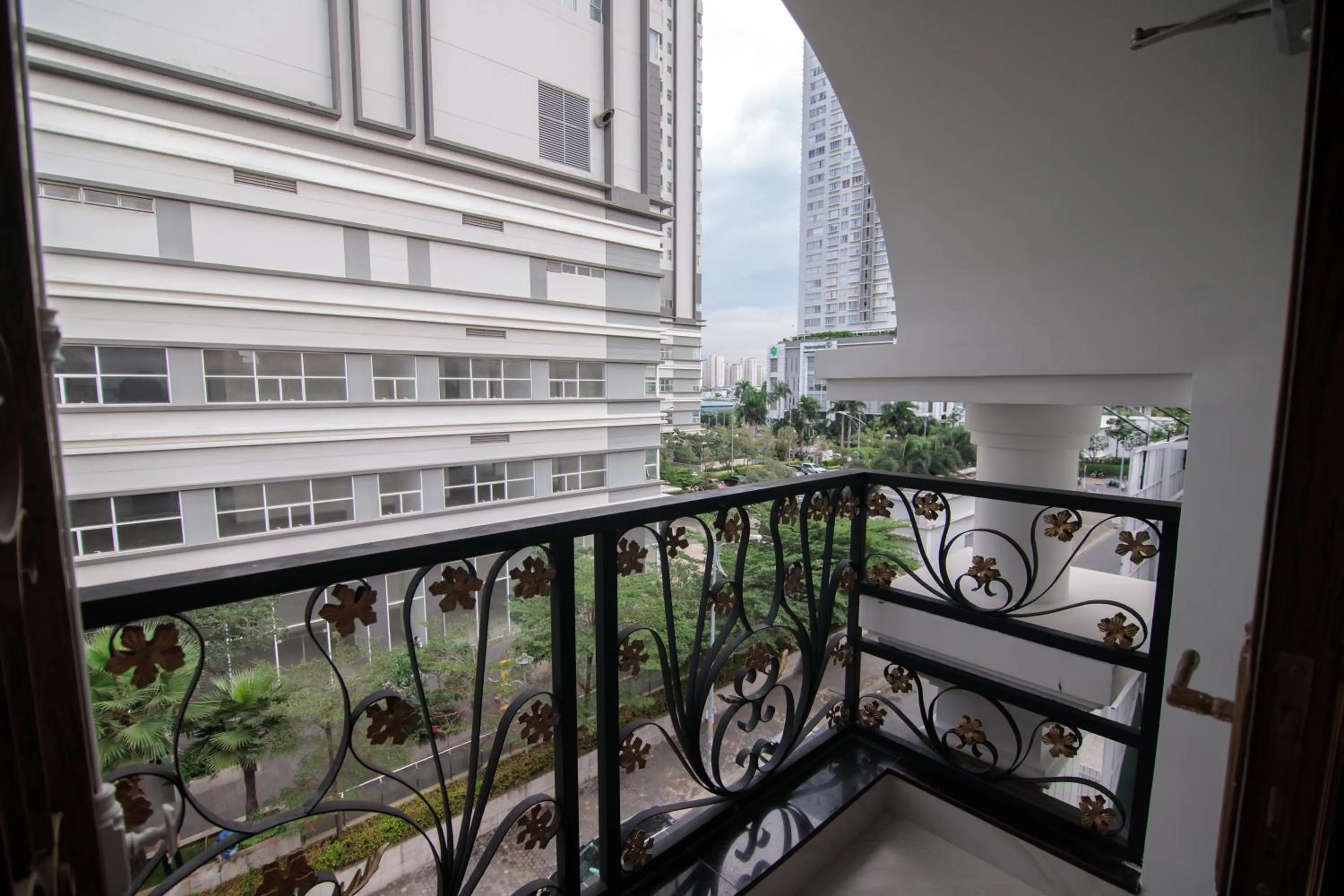 Balcony/Terrace in Bin Bin Hotel 8 - Near Sunrise City