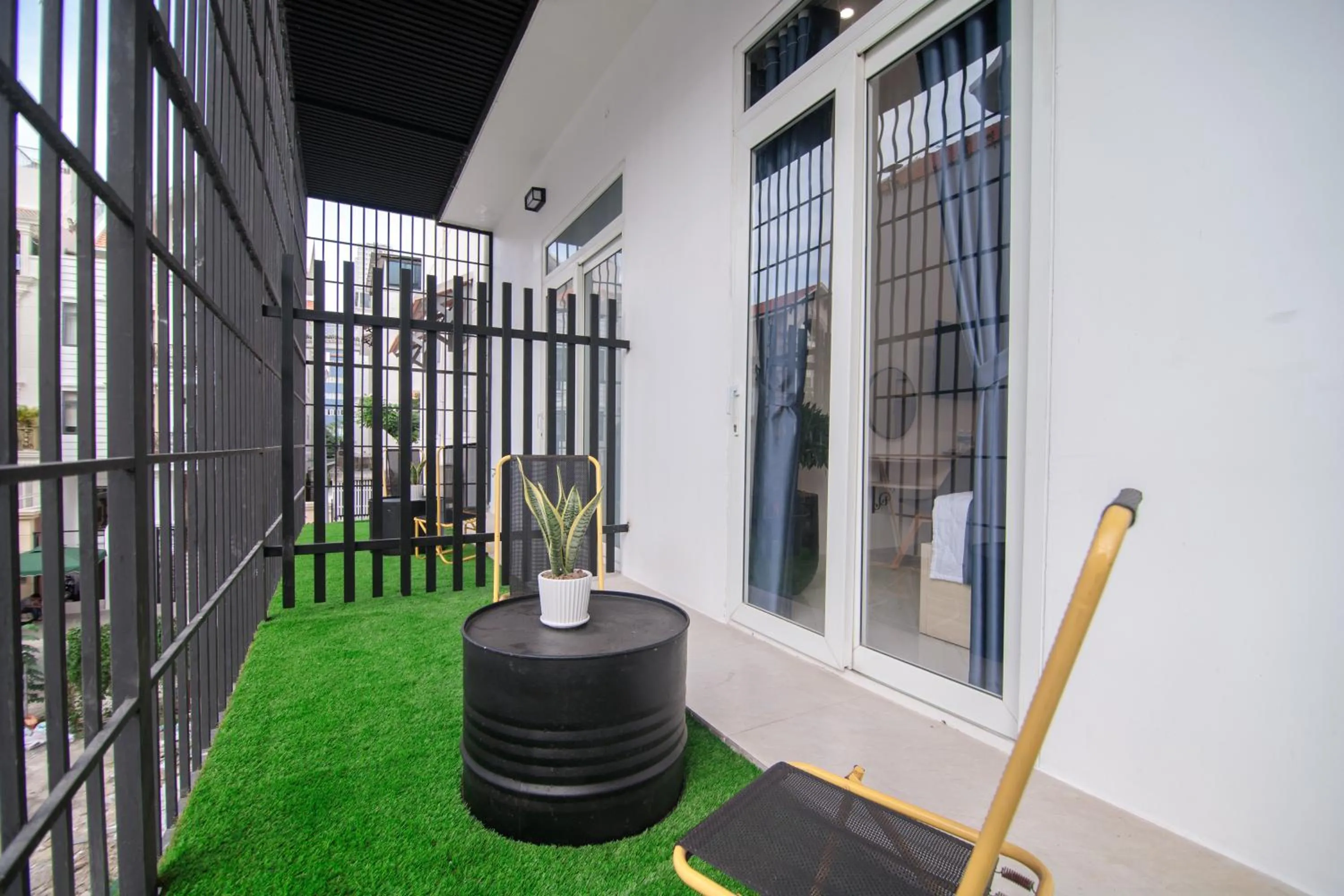 Property building in Bin Bin Hotel 8 - Near Sunrise City