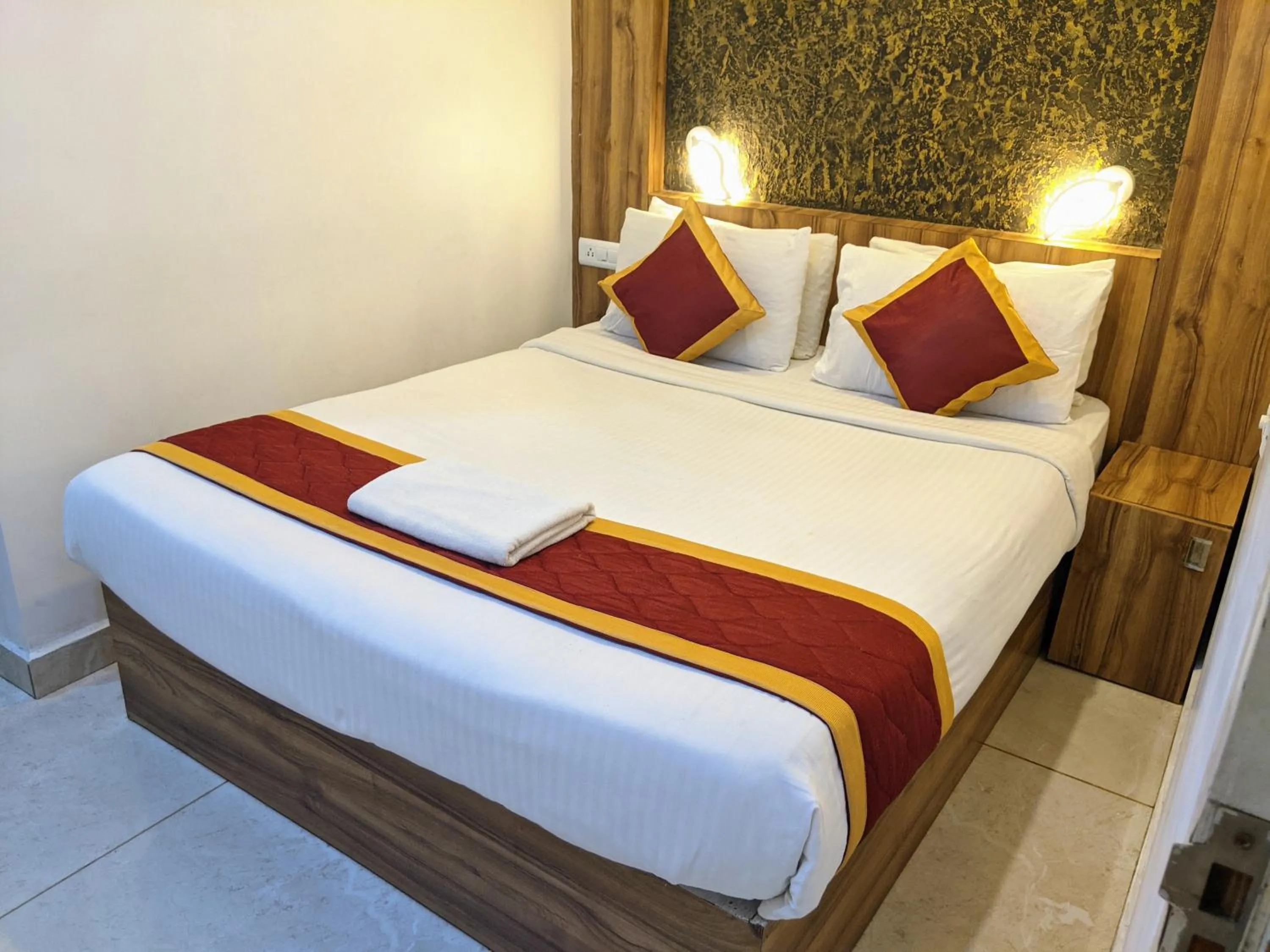 Bed in Hotel Feathers