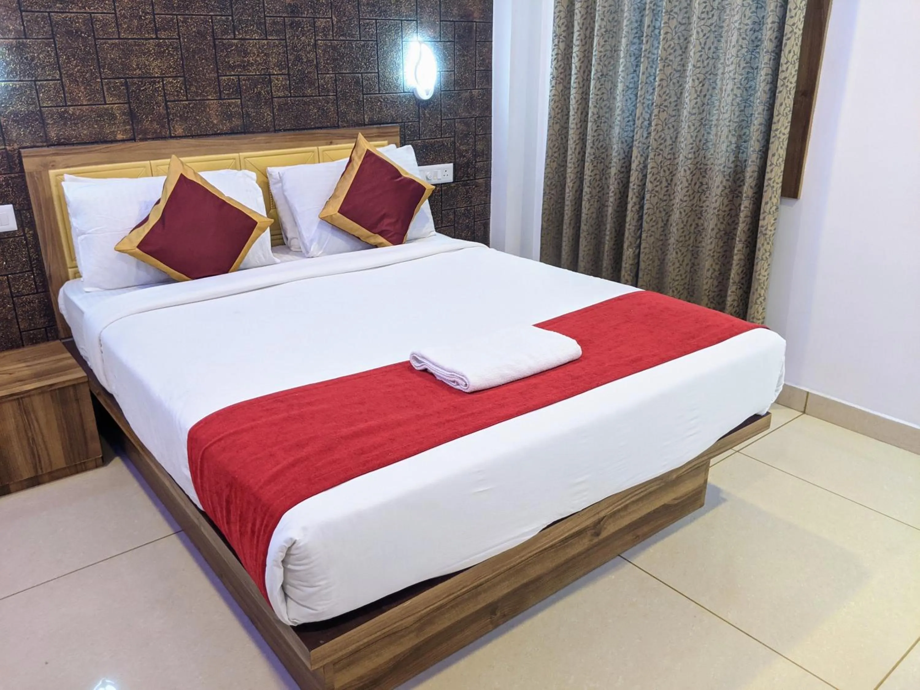 Bed in Hotel Feathers