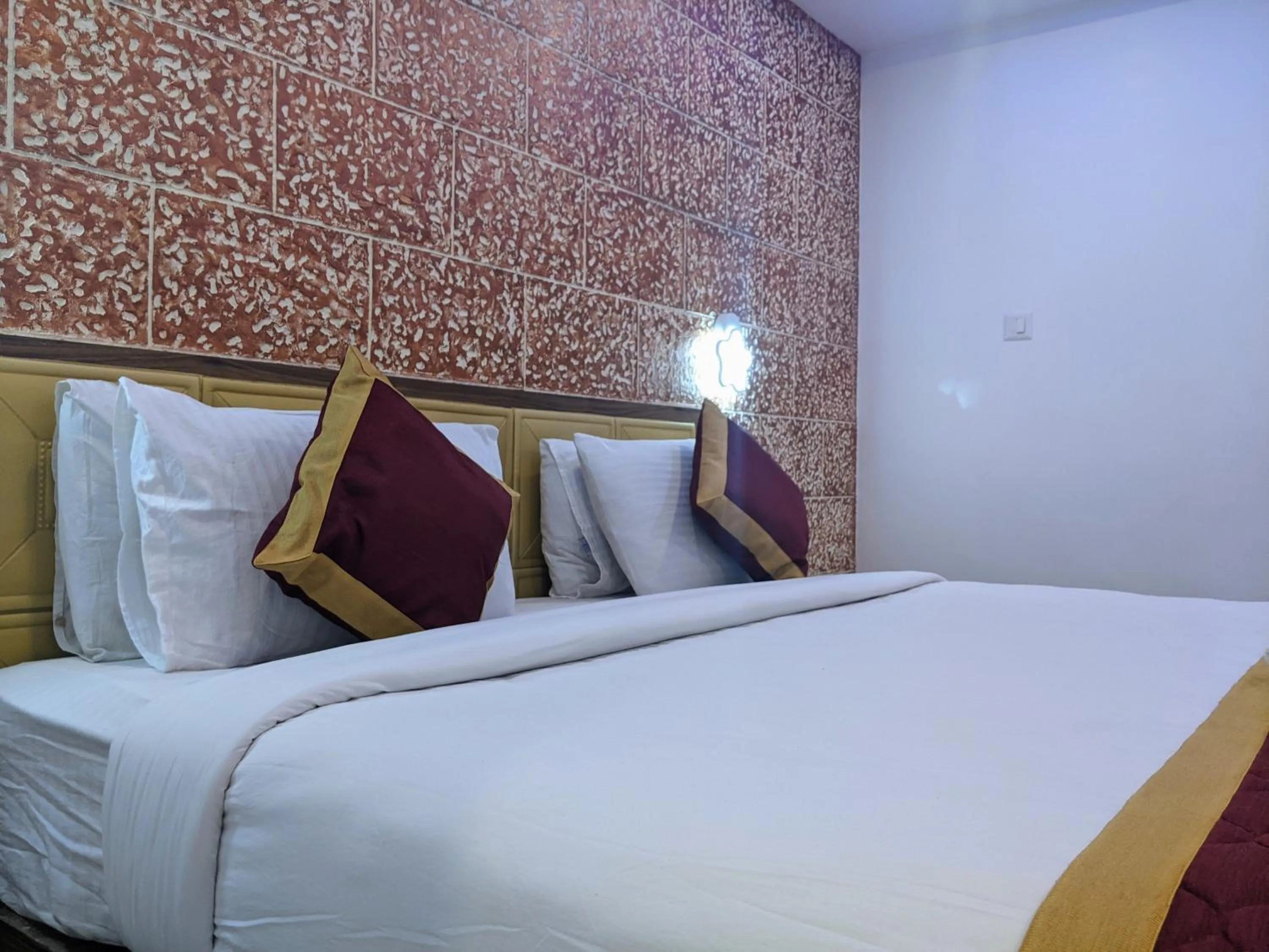 Bed in Hotel Feathers