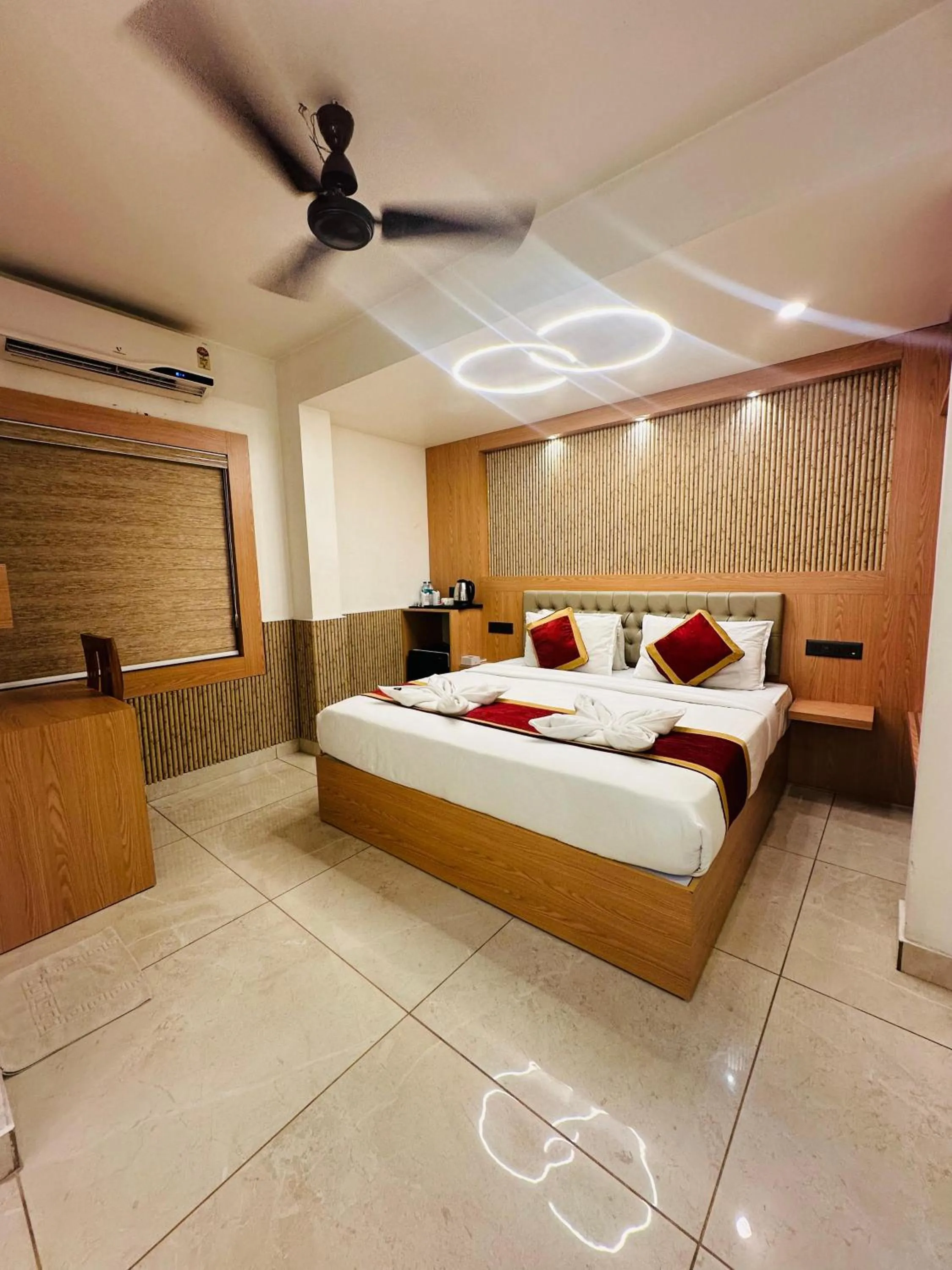 Bedroom, Bed in Hotel Feathers