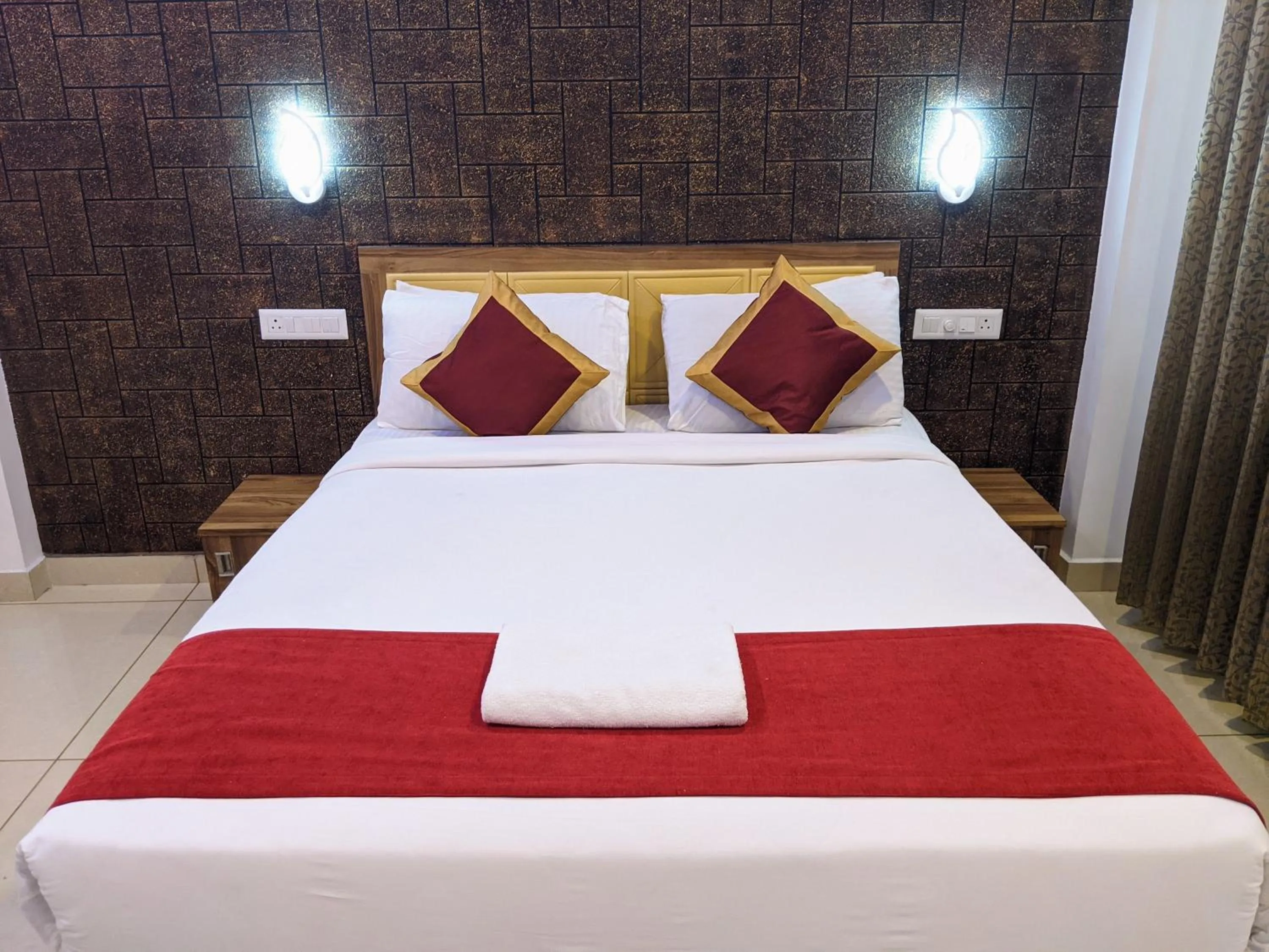 Bed in Hotel Feathers