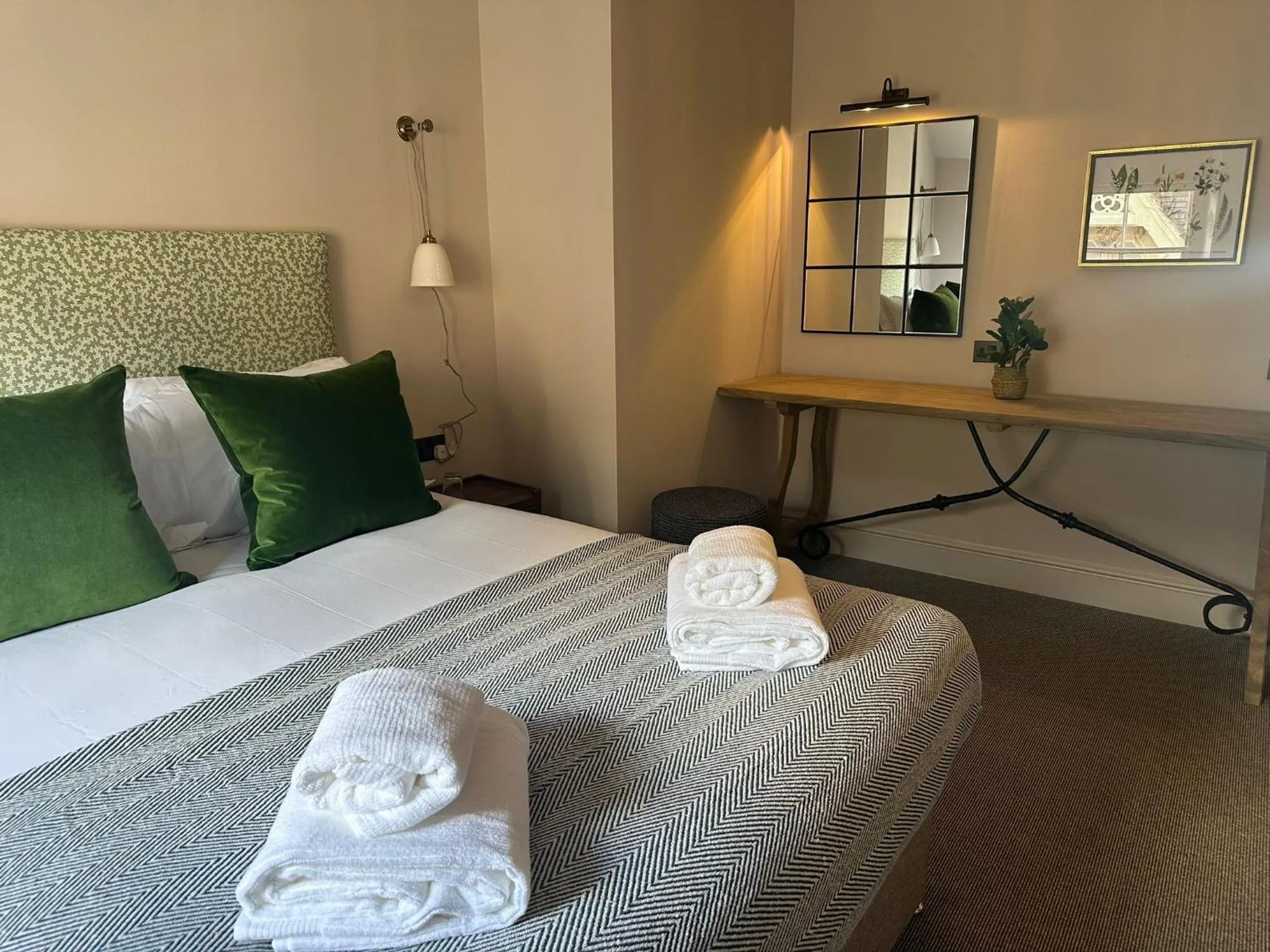 Bathroom, Bed in The Golden Cross