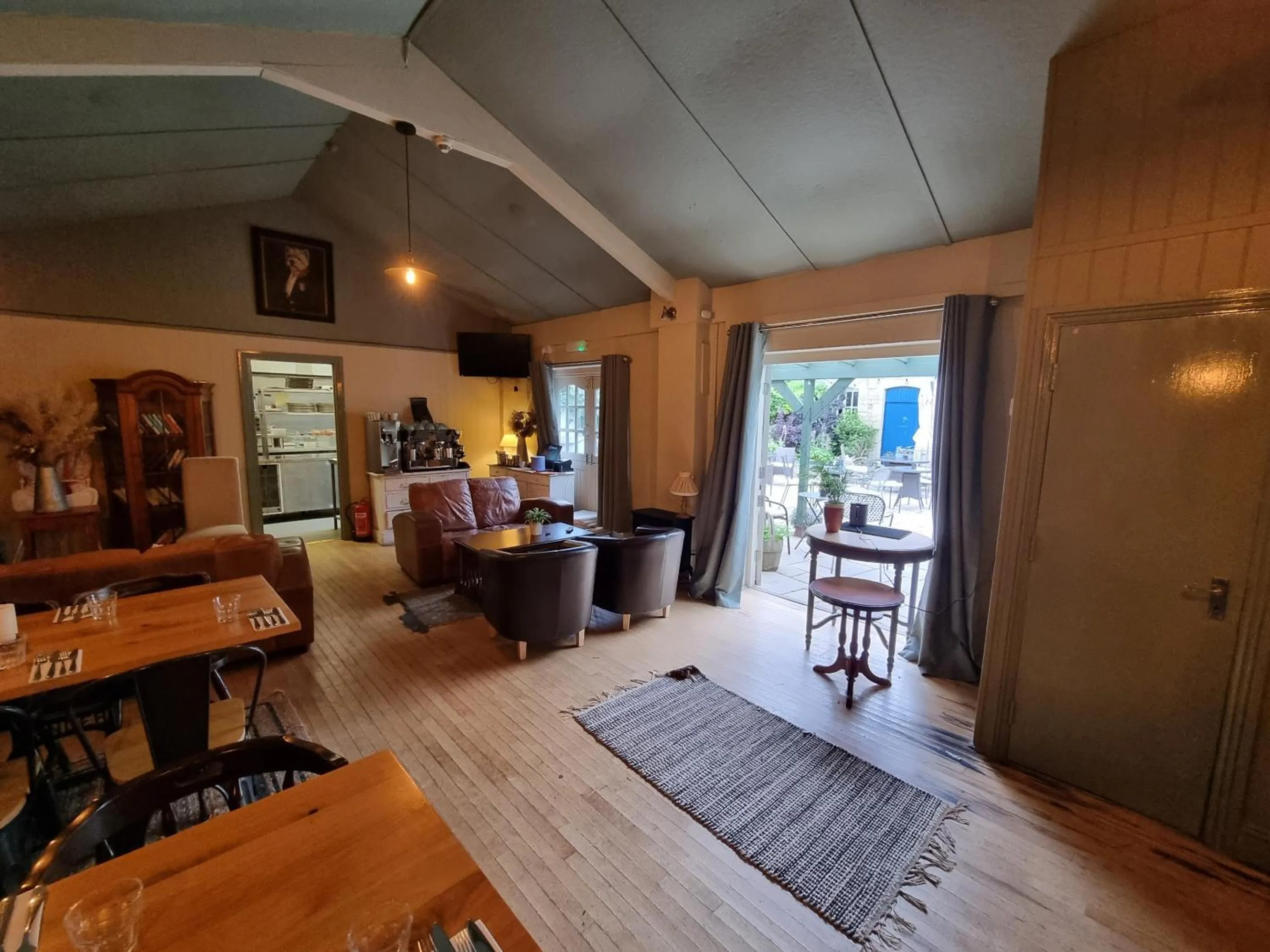 Dining area in The Golden Cross