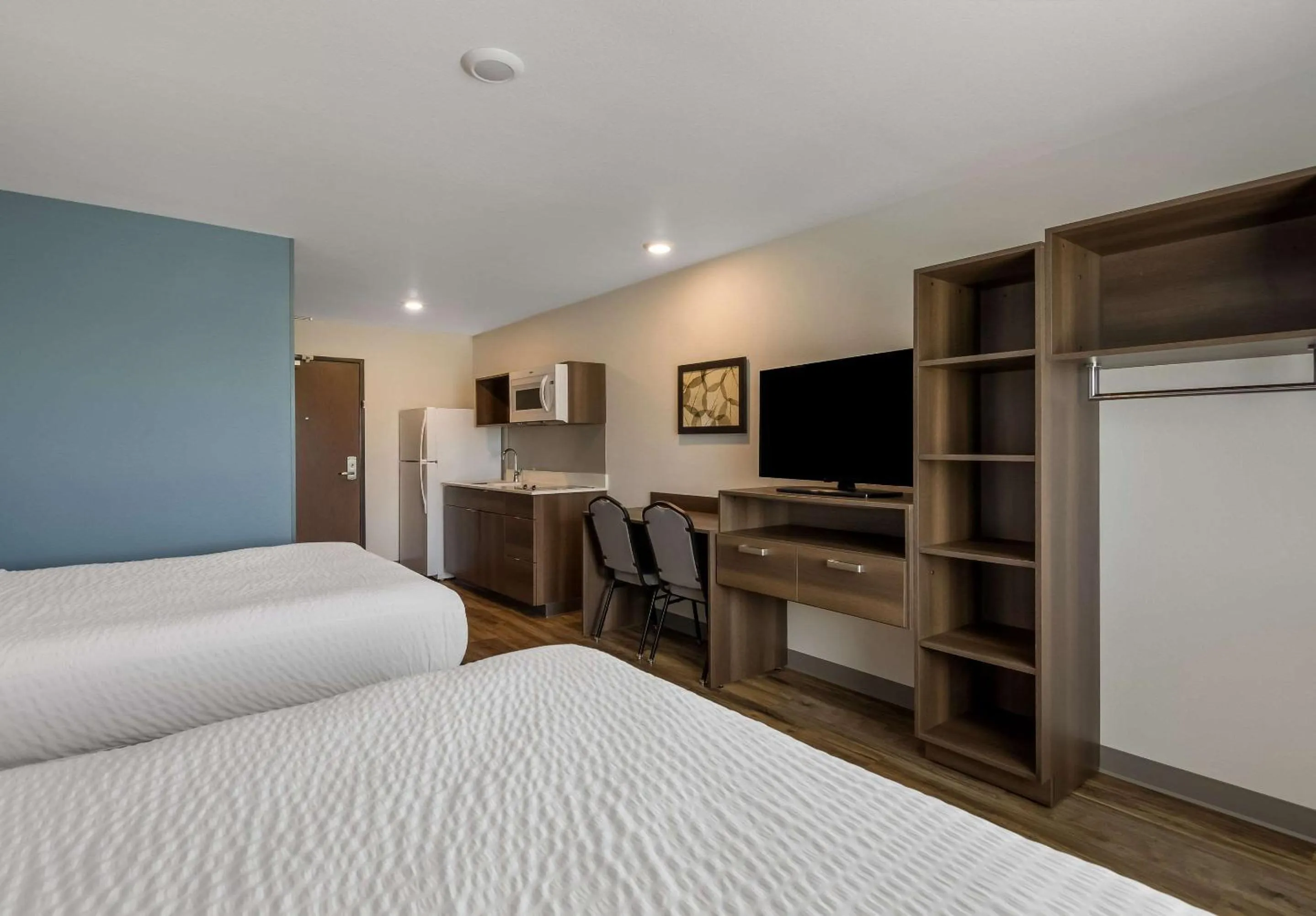 Bedroom, Bed in WoodSpring Suites Roanoke