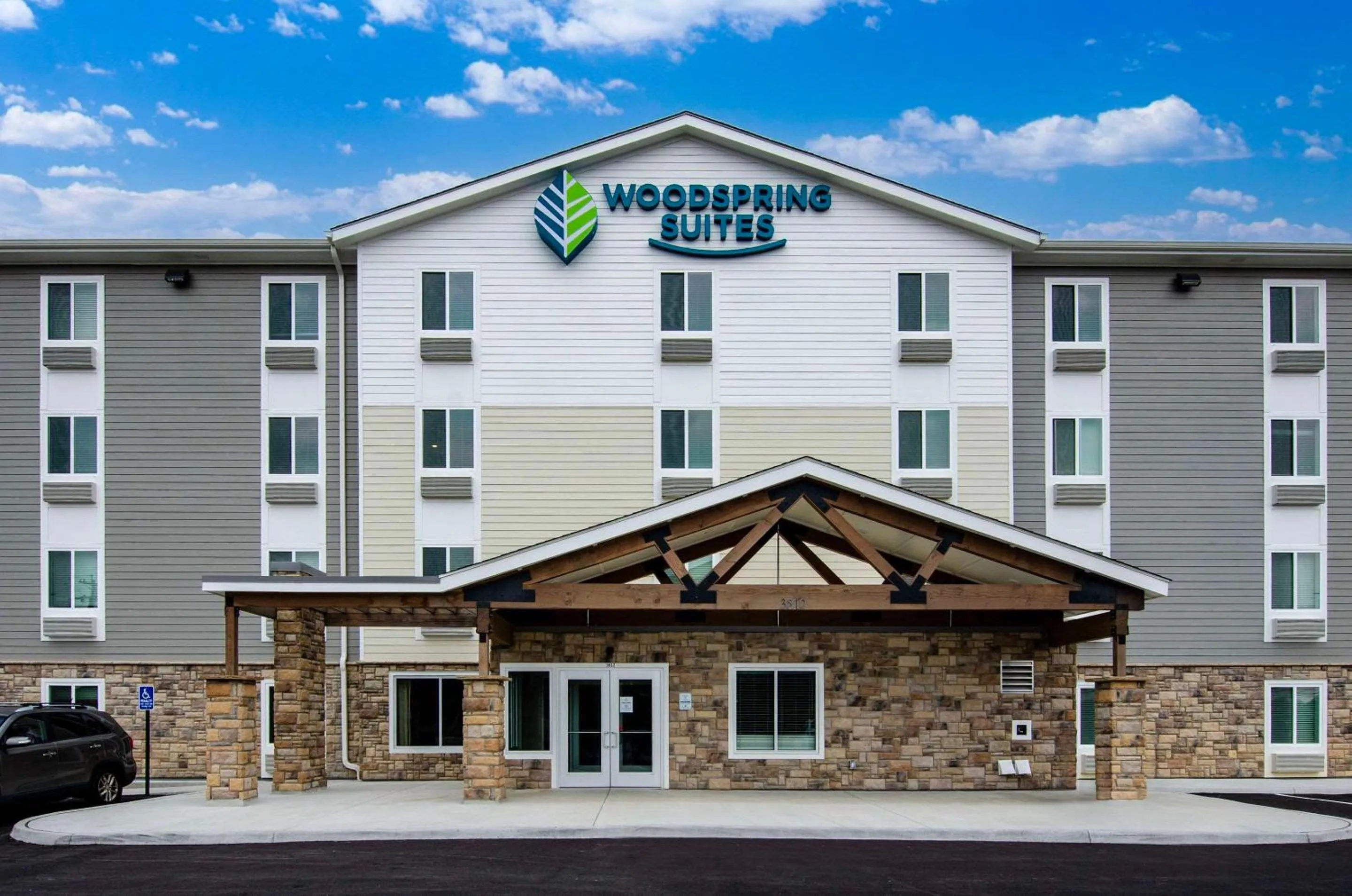 Property building in WoodSpring Suites Roanoke