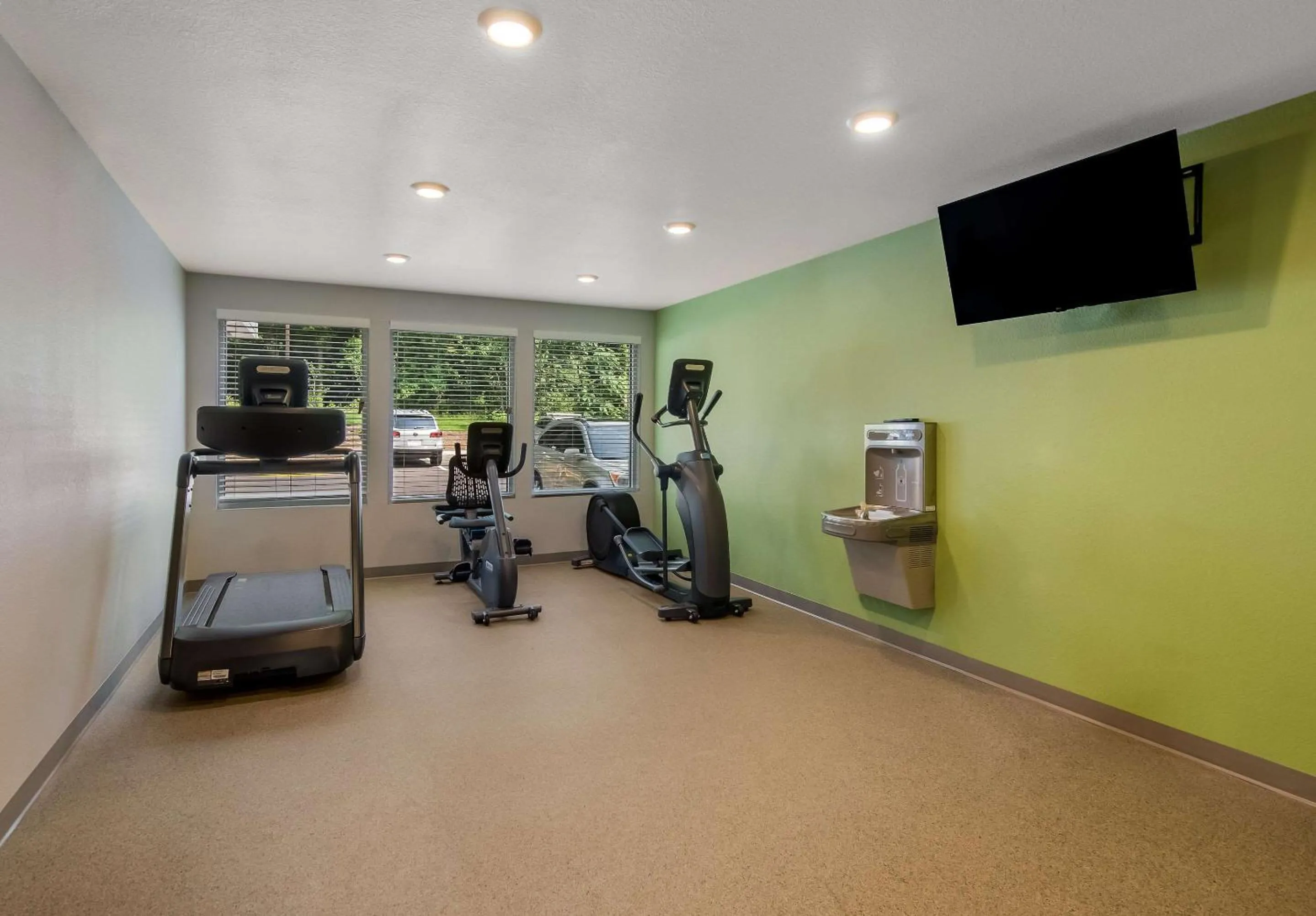 Fitness centre/facilities in WoodSpring Suites Roanoke
