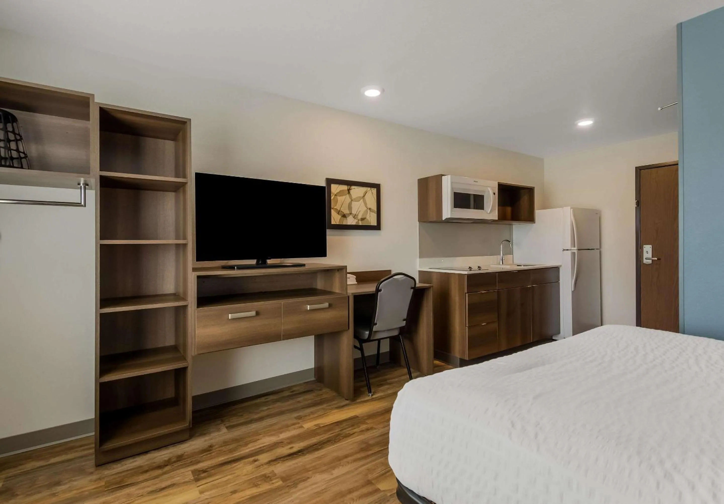 Bedroom, Bed in WoodSpring Suites Roanoke