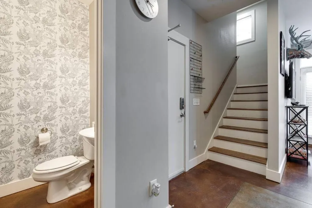 Bathroom in The Celebrity - Free Parking, Central, Vanderbilt