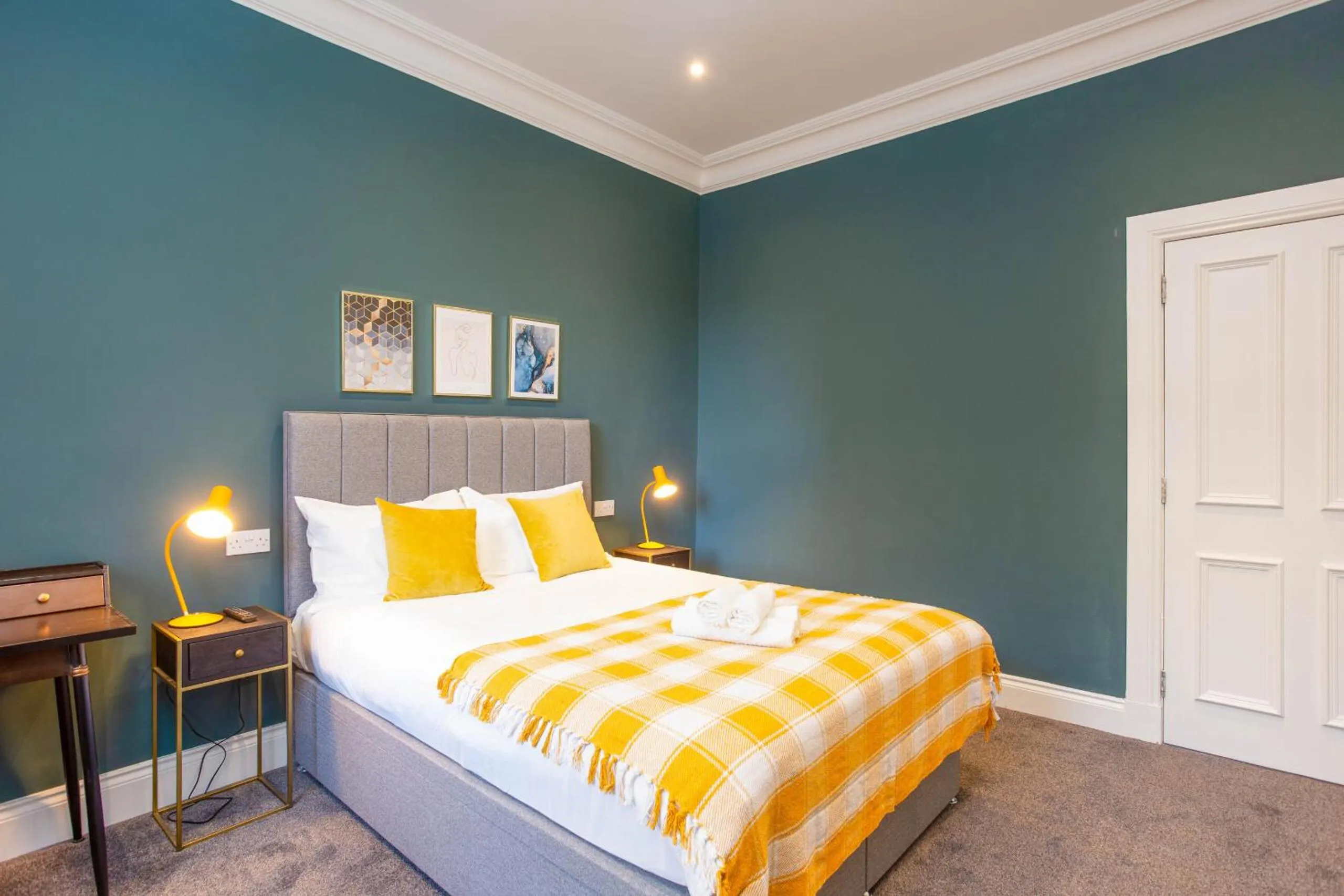 Bedroom, Bed in Royal 2bed apartment City Center