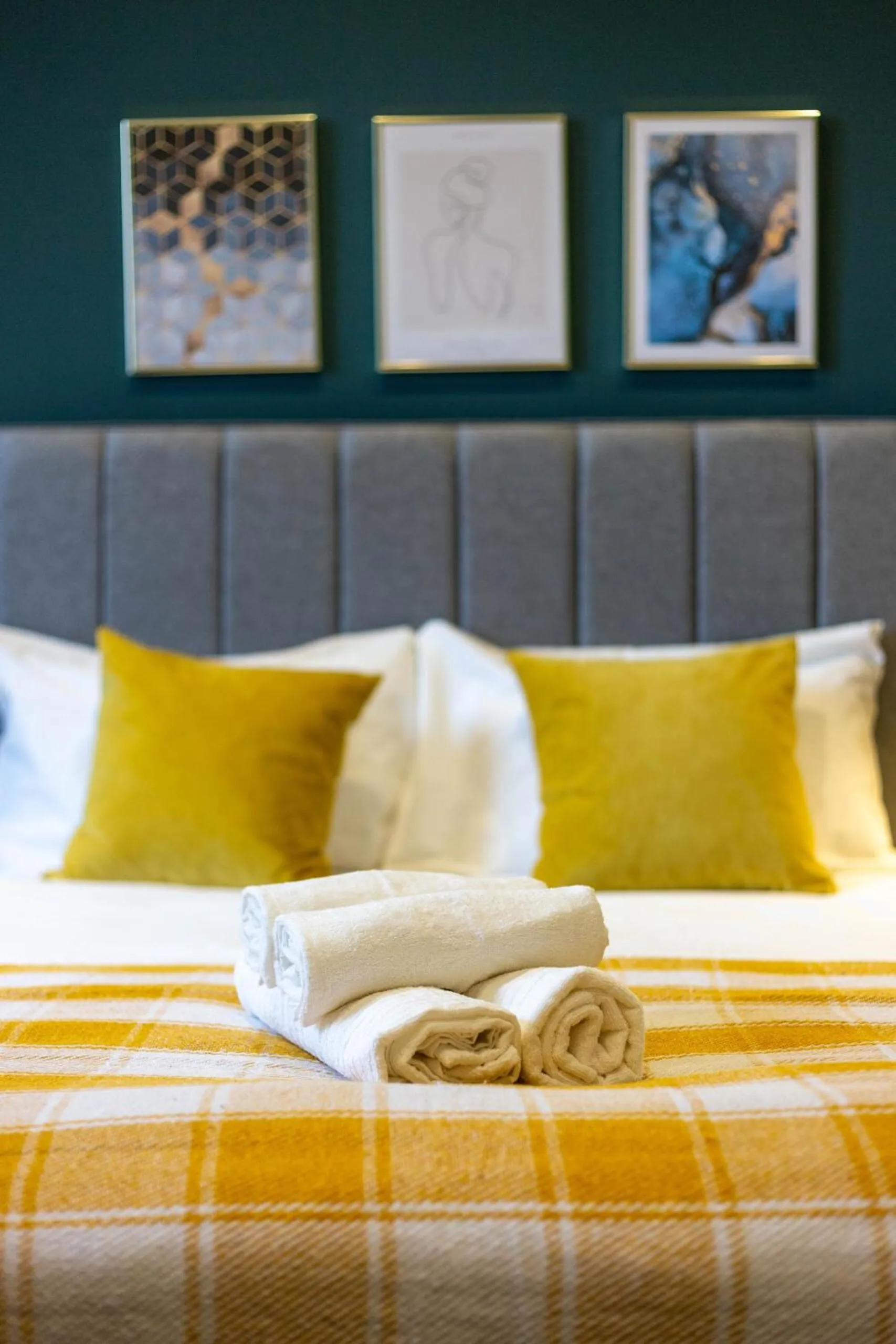 Bedroom, Bed in Royal 2bed apartment City Center