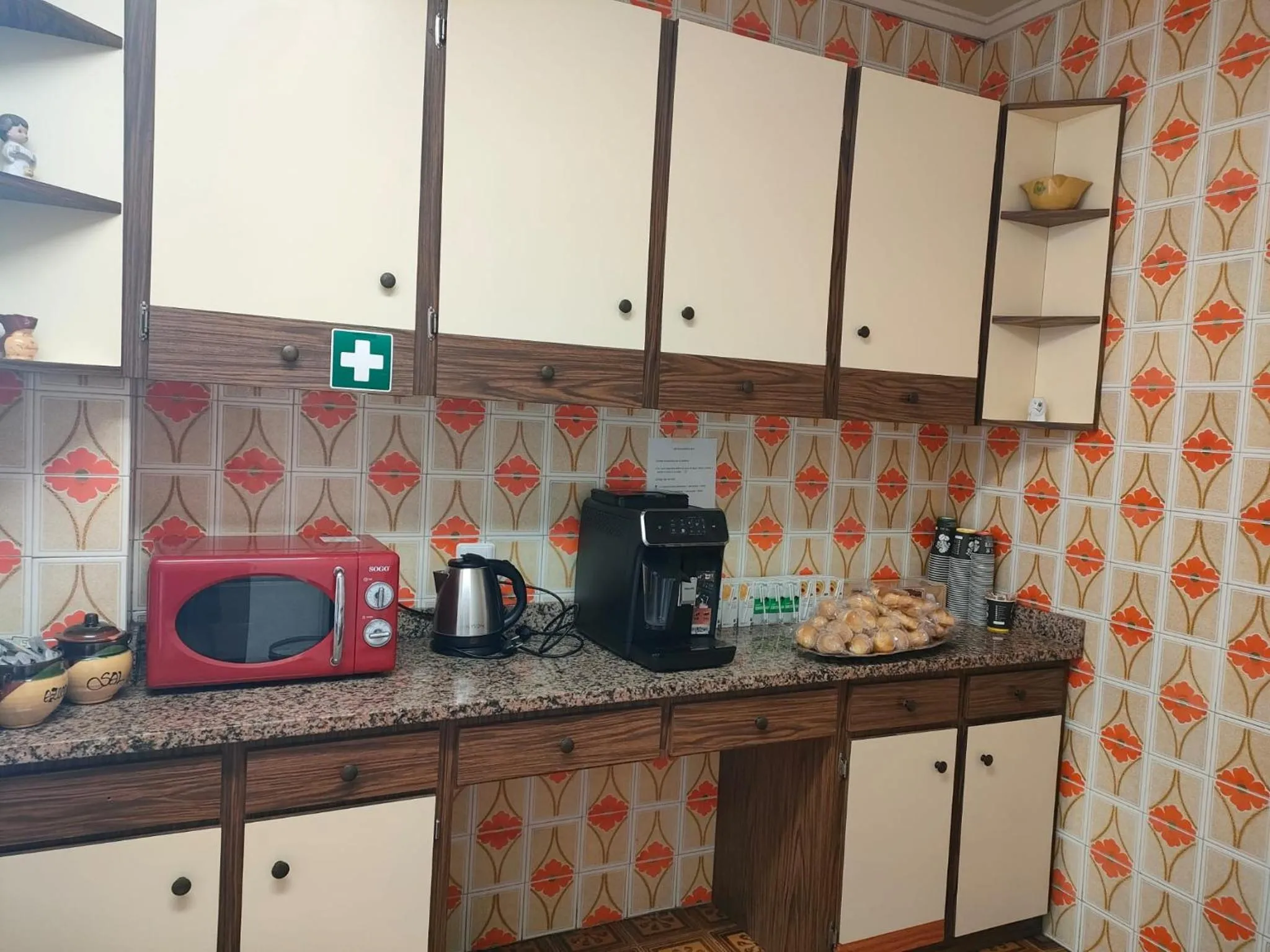 Breakfast in Pensión Benavente AP-7 3min coche Playa 5 min Self check-in 24h