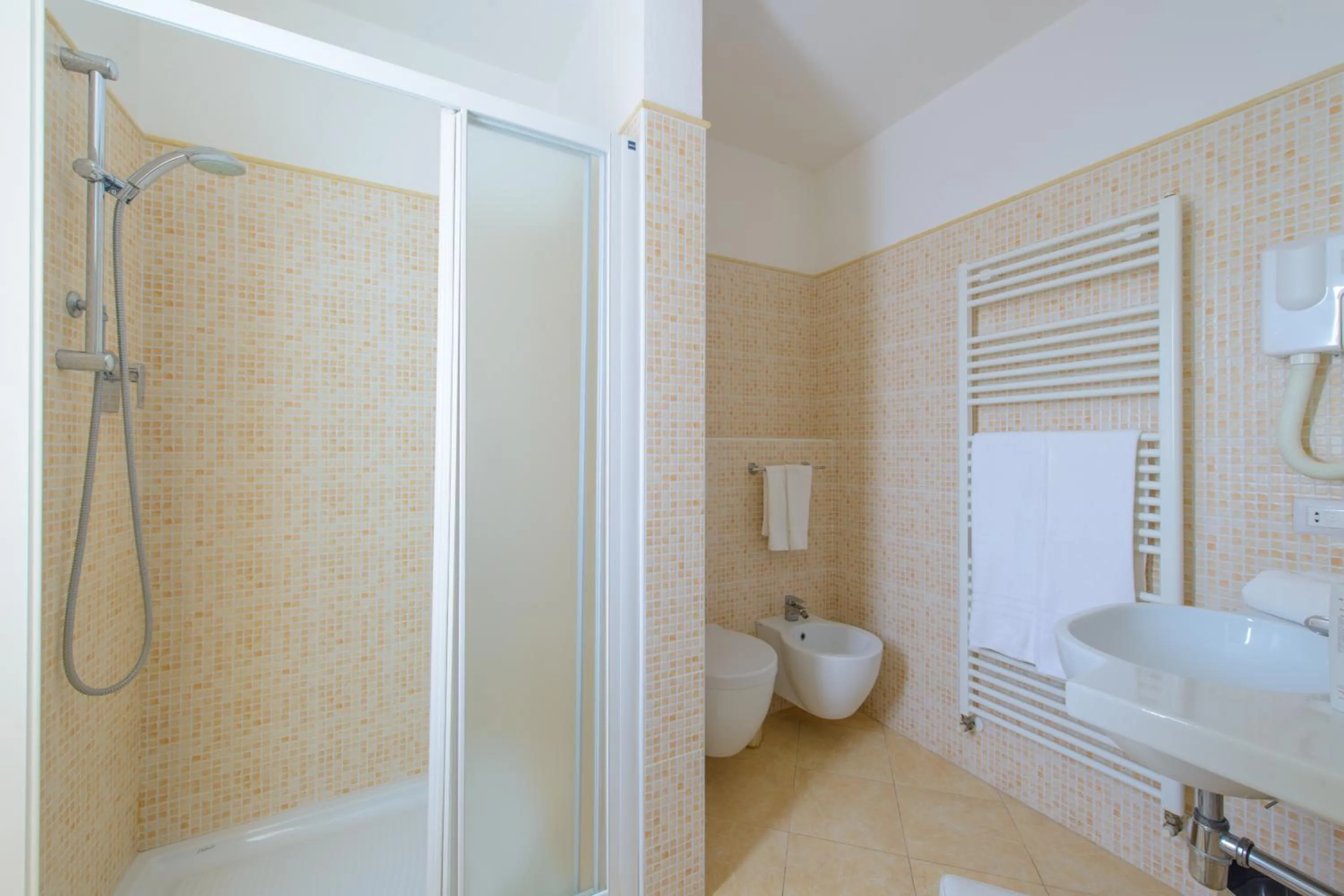 Shower in Palace Hotel Domus Mea Riccione