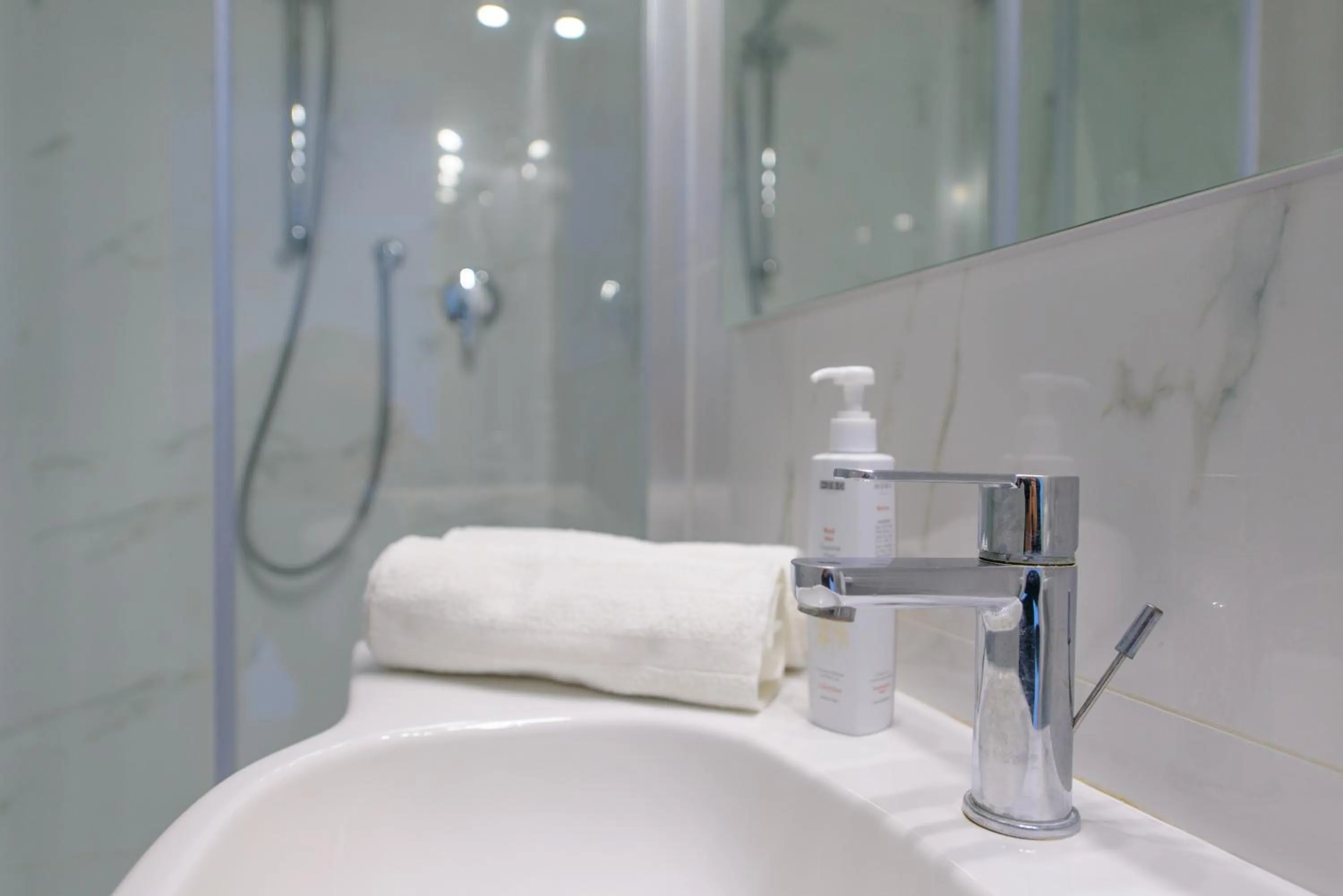 Shower in Palace Hotel Domus Mea Riccione