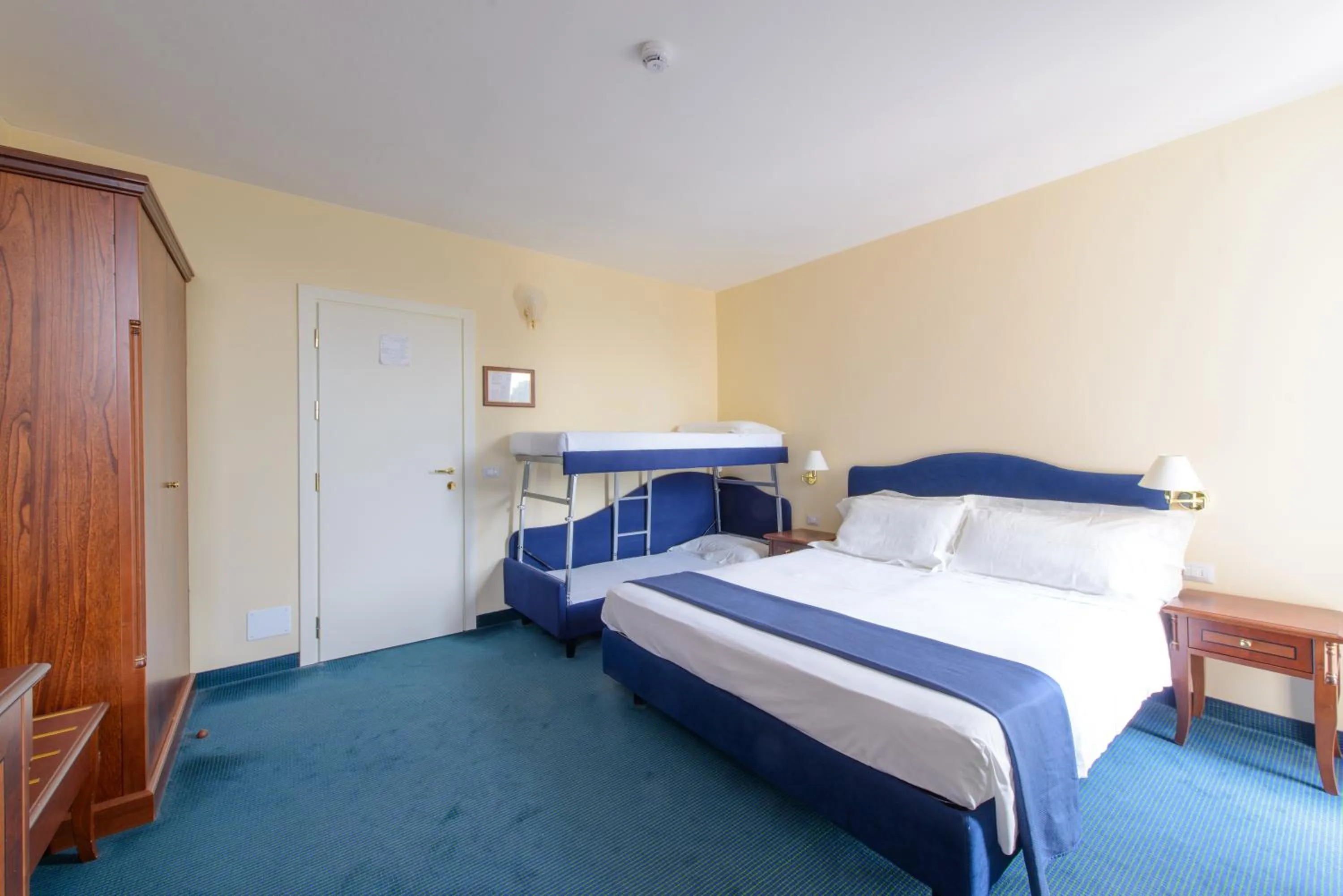 Bed in Palace Hotel Domus Mea Riccione